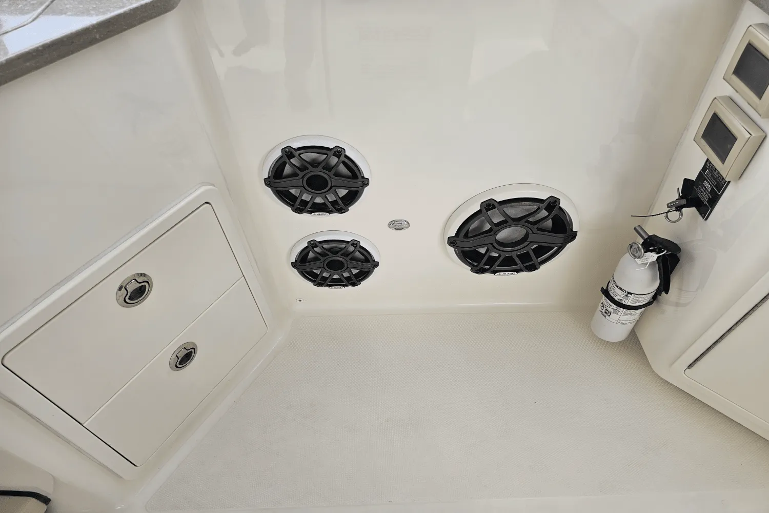 2020 Boston Whaler 350 REALM Image Thumbnail #56