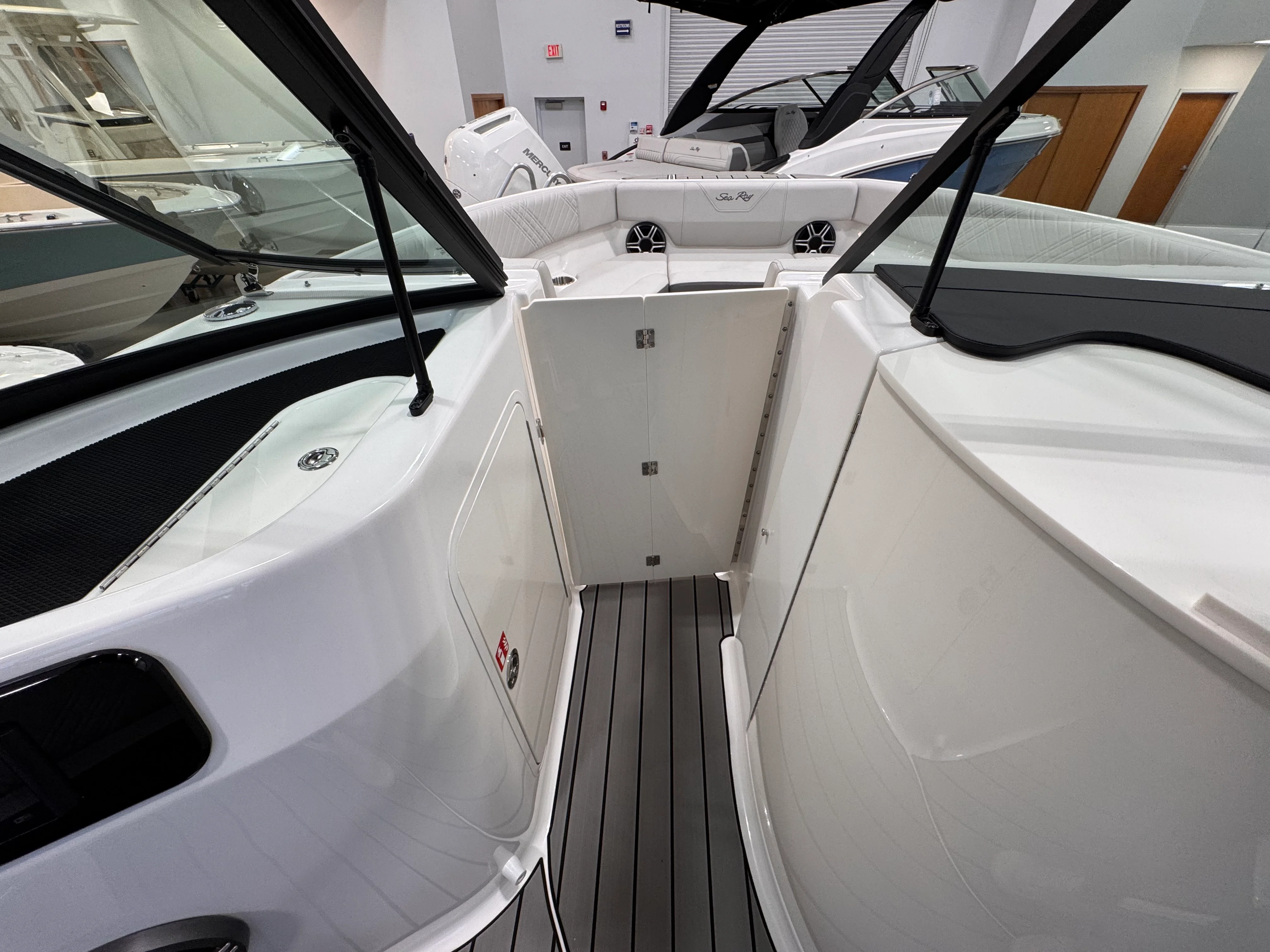 2026 Sea Ray SDX 250 Outboard Image Thumbnail #23