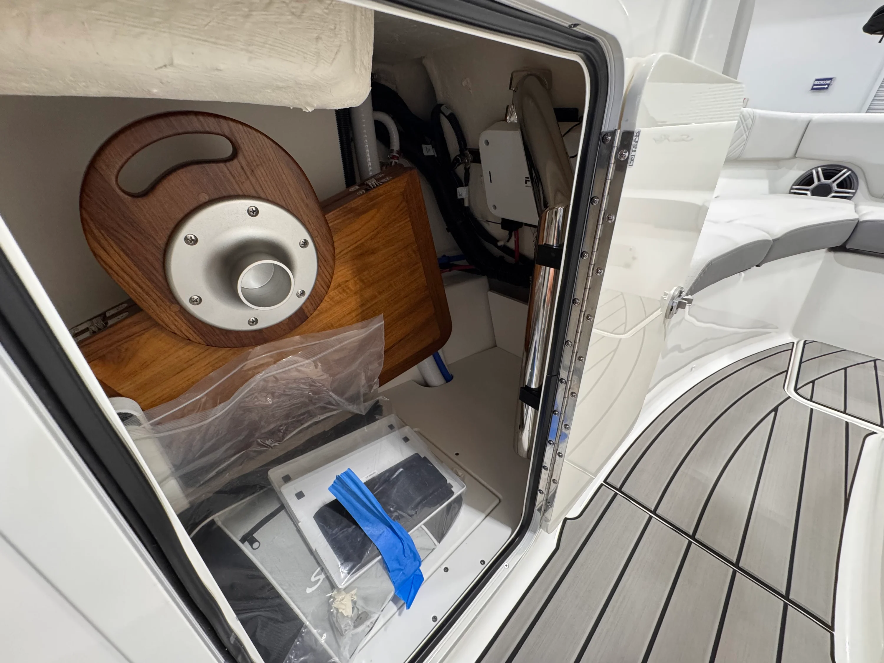 2026 Sea Ray SDX 250 Outboard Image Thumbnail #22