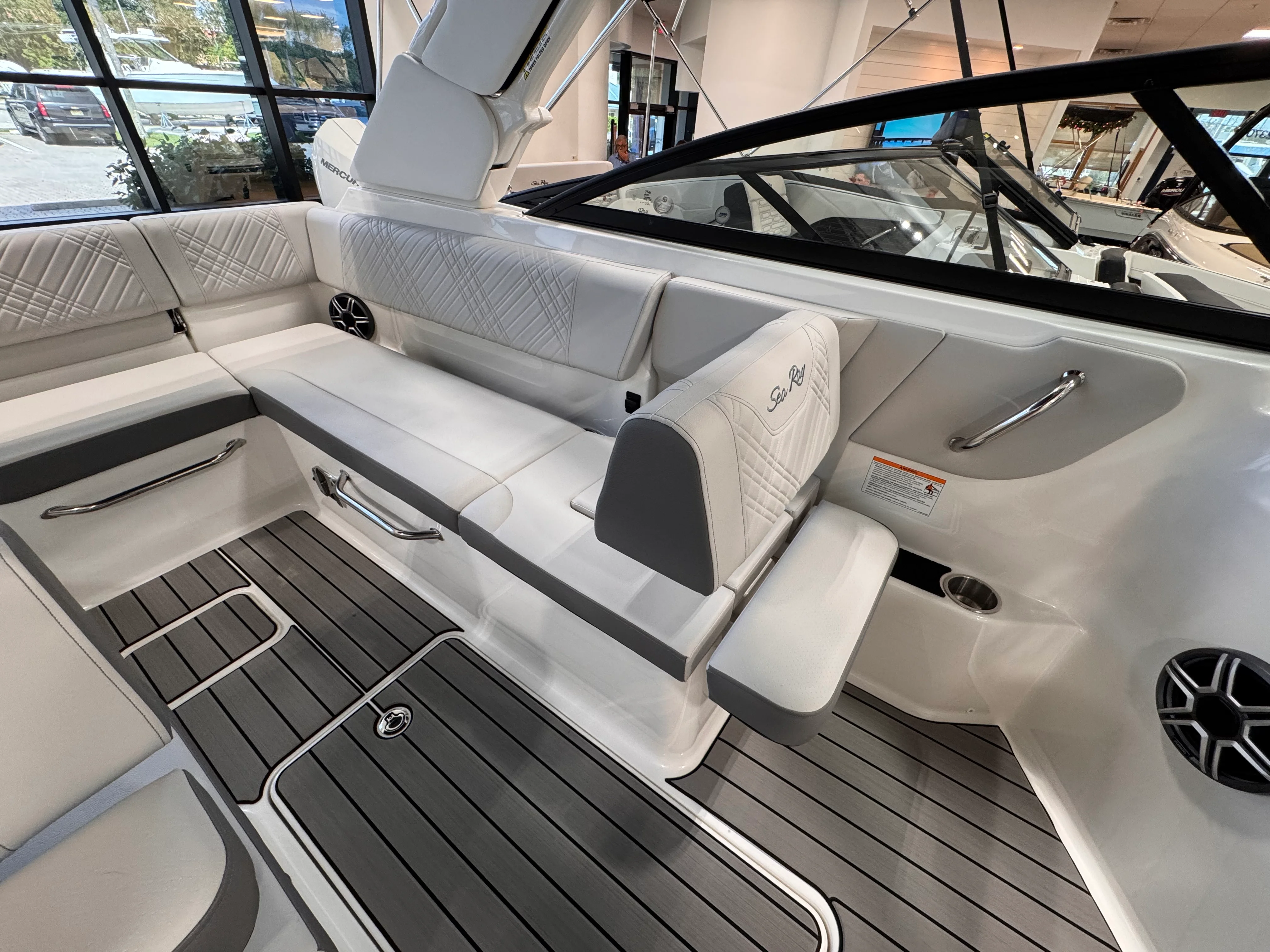 2026 Sea Ray SDX 250 Outboard Image Thumbnail #17