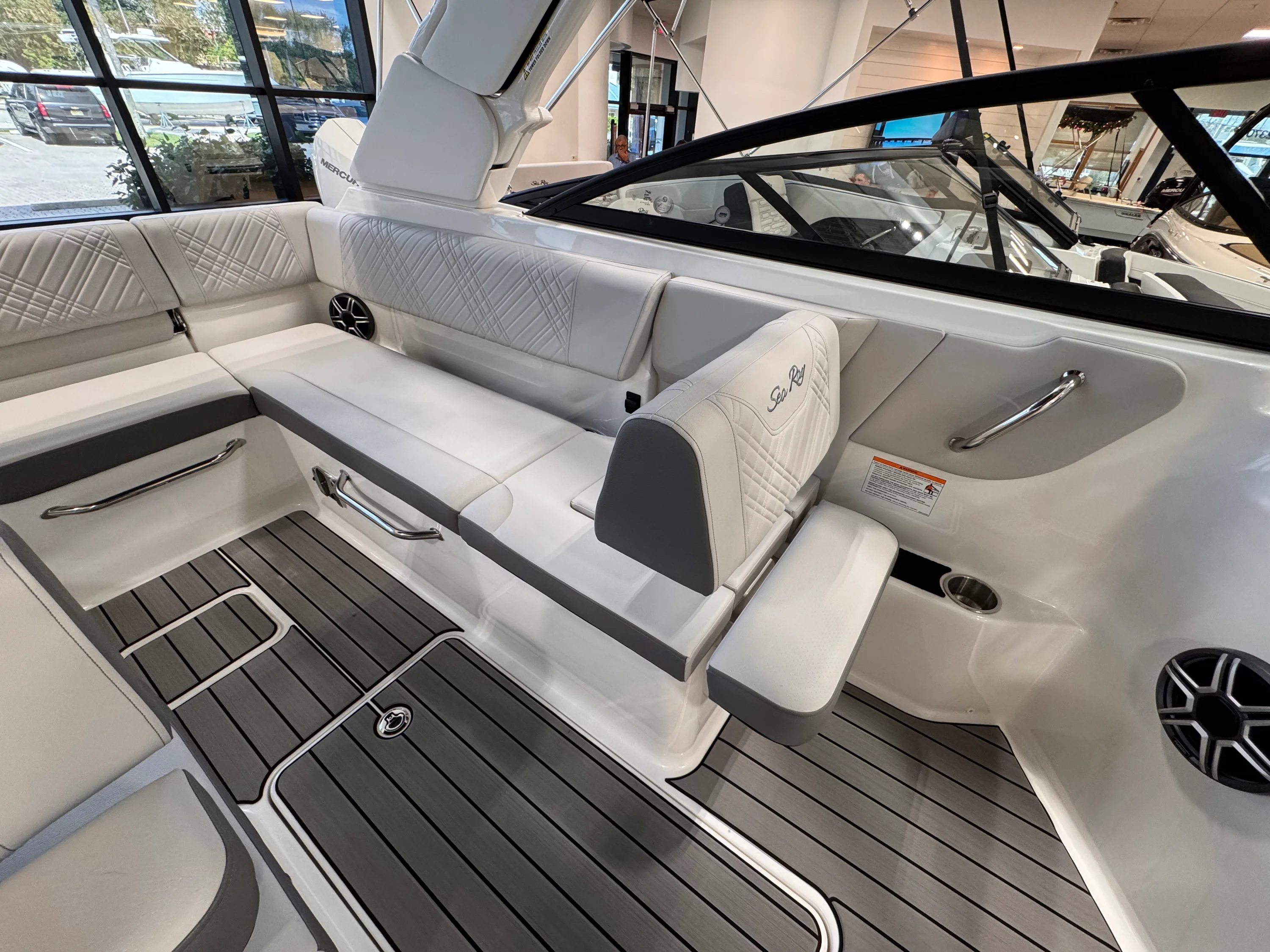 2026 Sea Ray SDX 250 Outboard Image Thumbnail #17