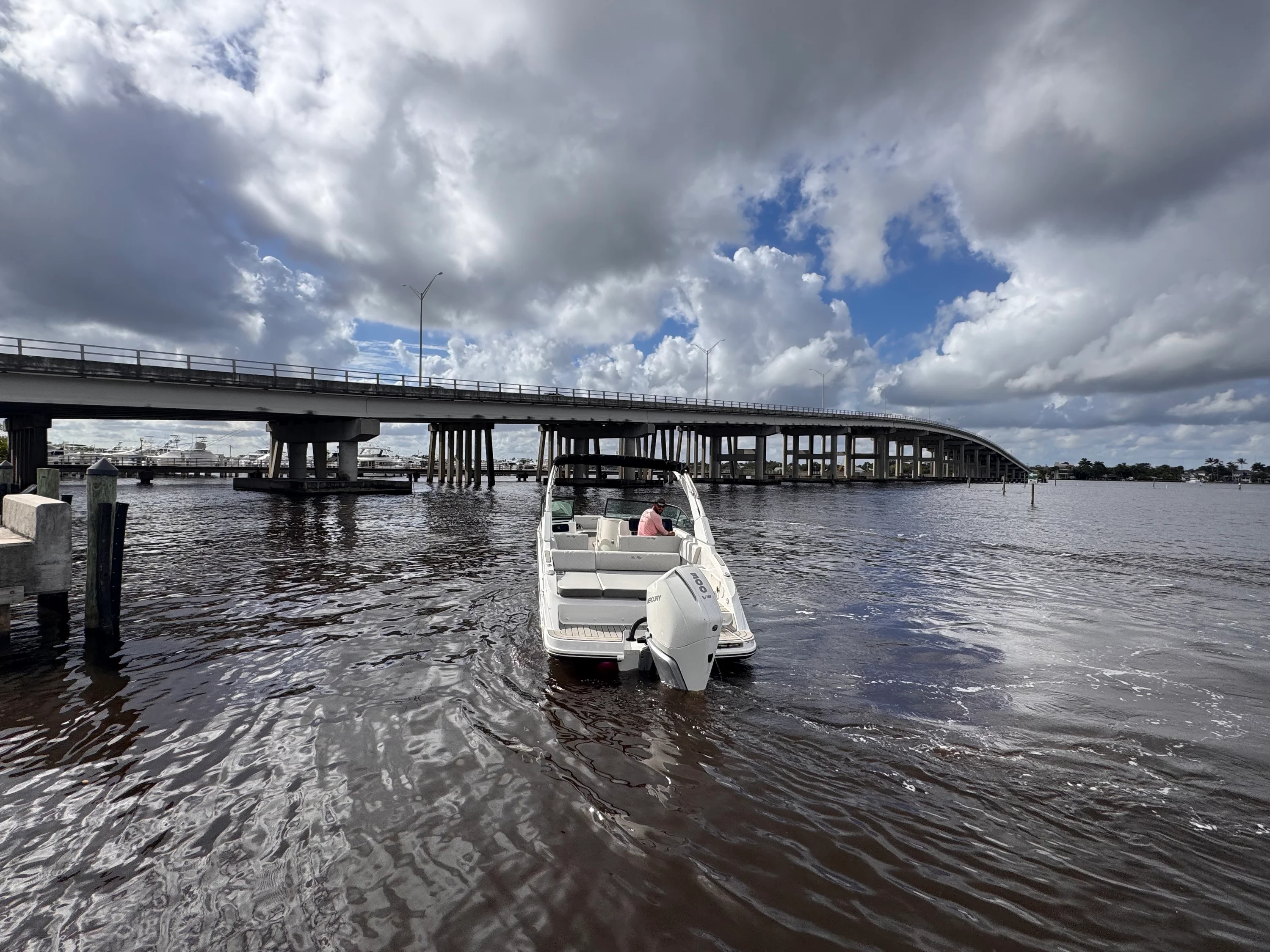 2026 Sea Ray SDX 250 Outboard Image Thumbnail #7