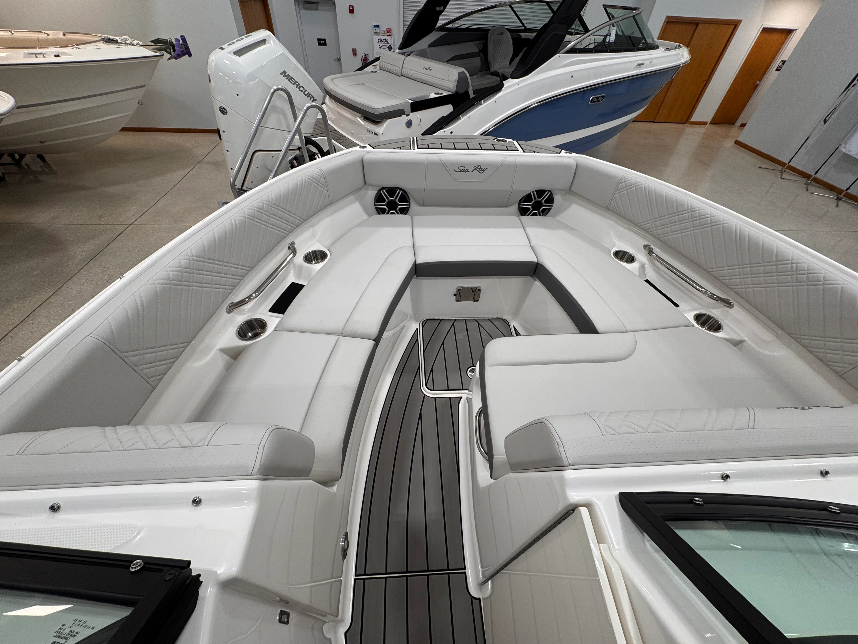 2026 Sea Ray SDX 250 Outboard Image Thumbnail #19