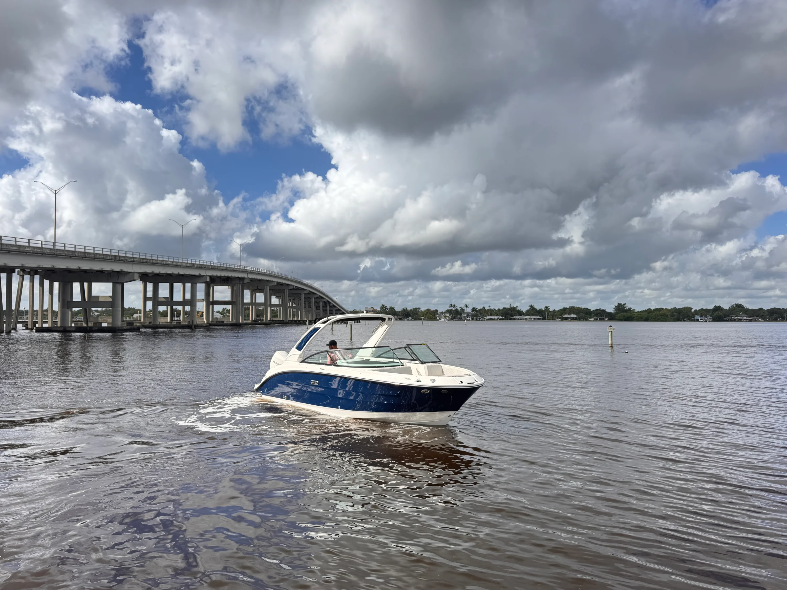 2026 Sea Ray SDX 250 Outboard Image Thumbnail #2