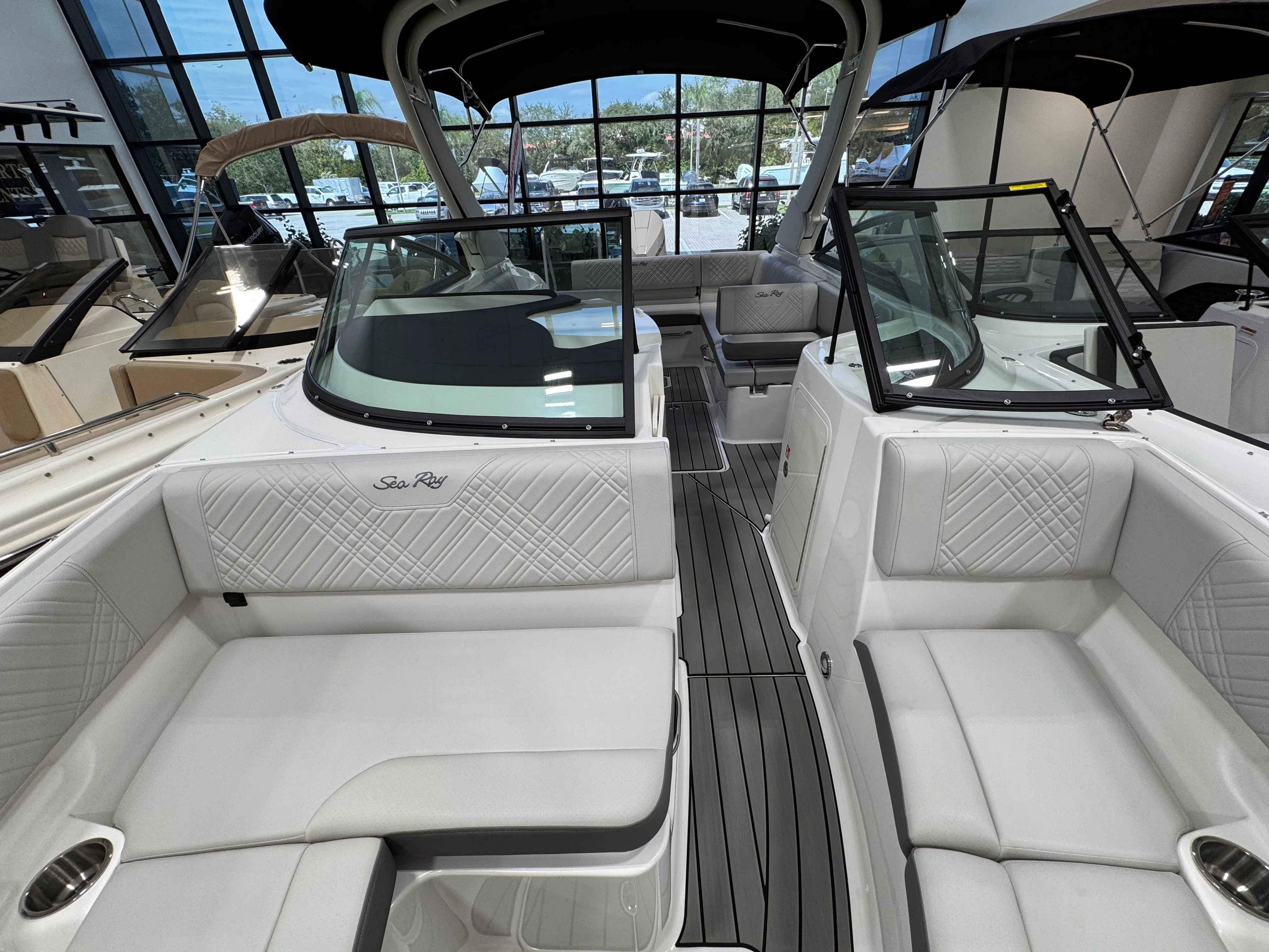 2026 Sea Ray SDX 250 Outboard Image Thumbnail #21