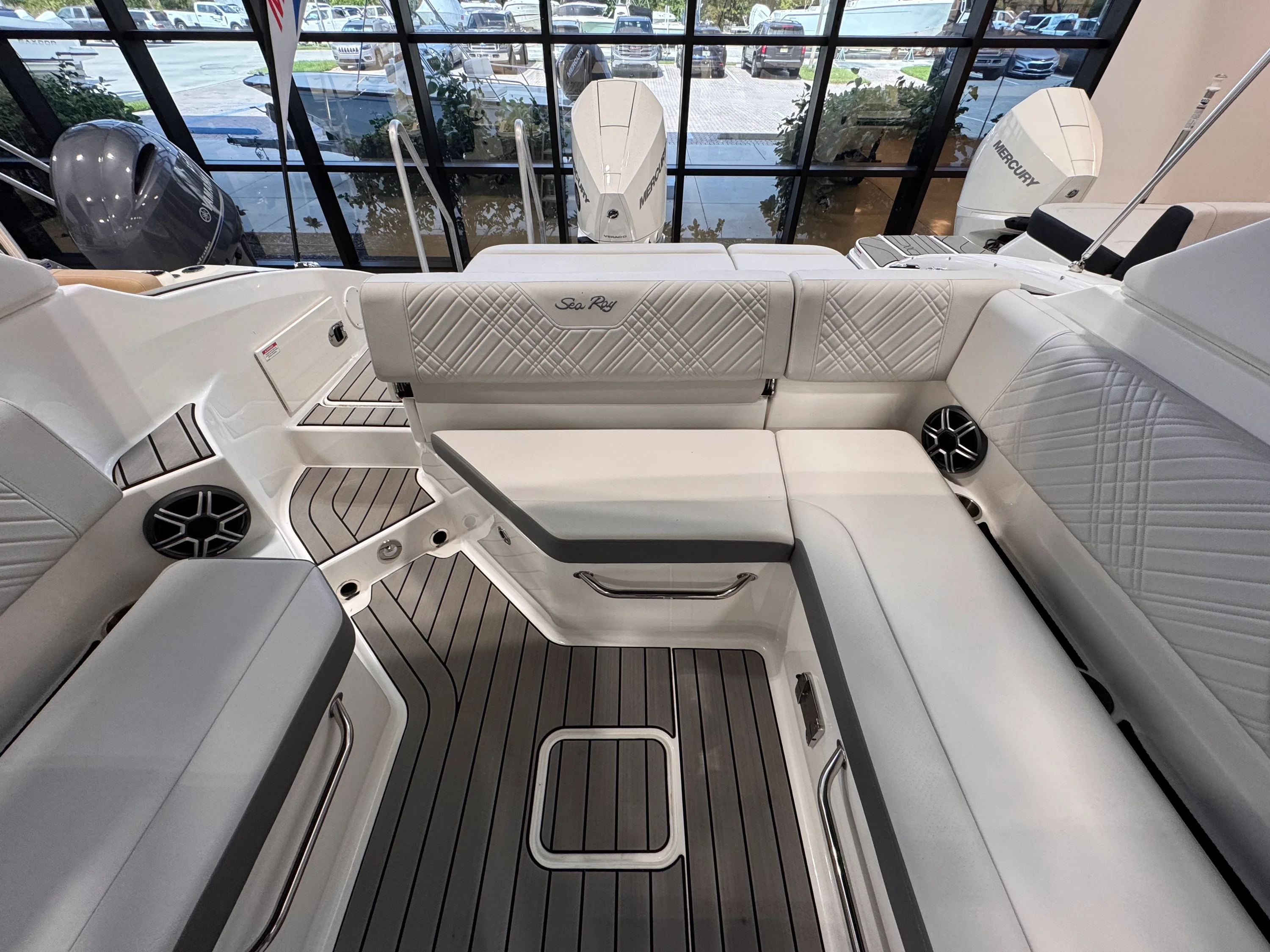 2026 Sea Ray SDX 250 Outboard Image Thumbnail #11