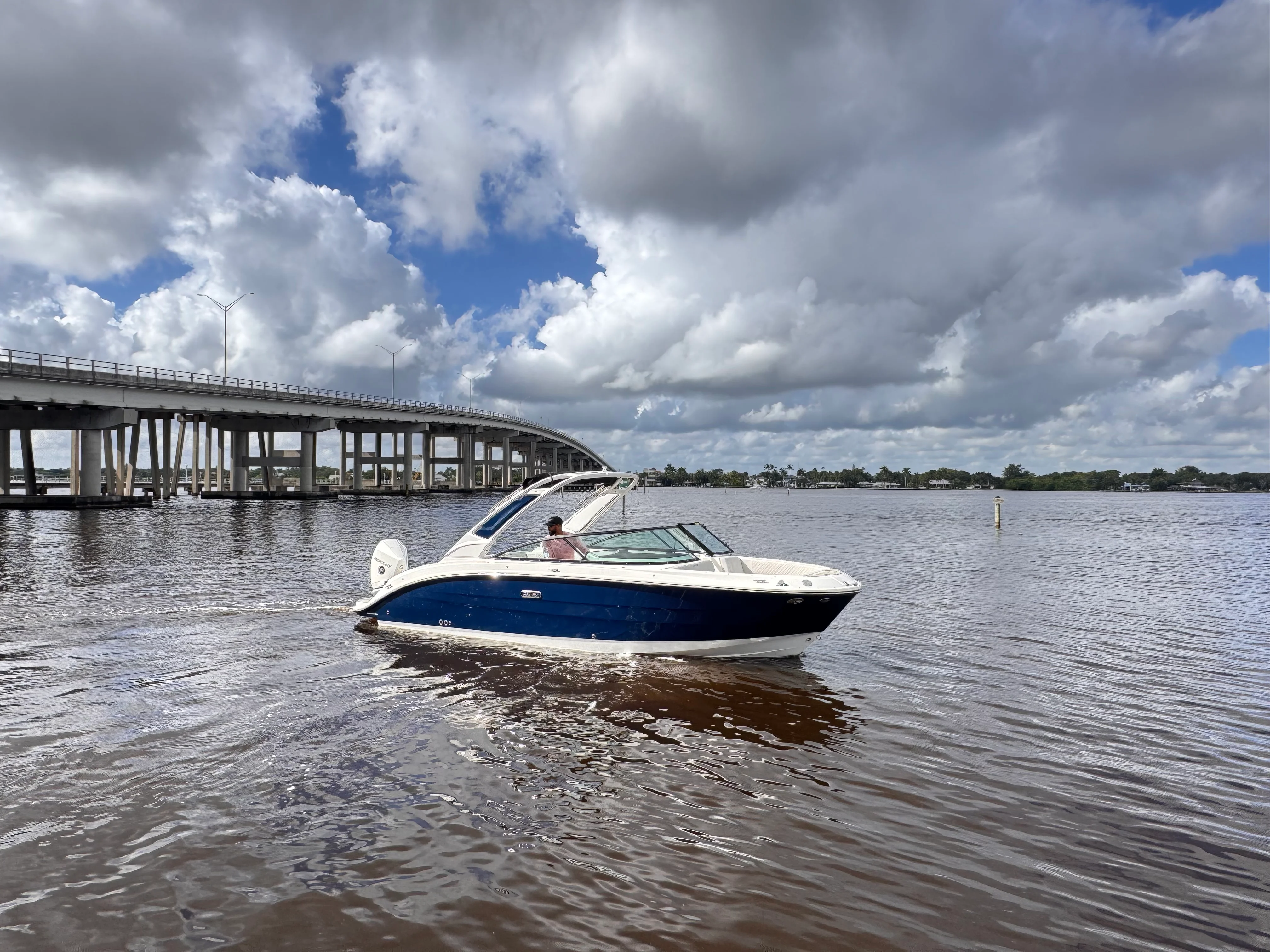 2026 Sea Ray SDX 250 Outboard Image Thumbnail #1