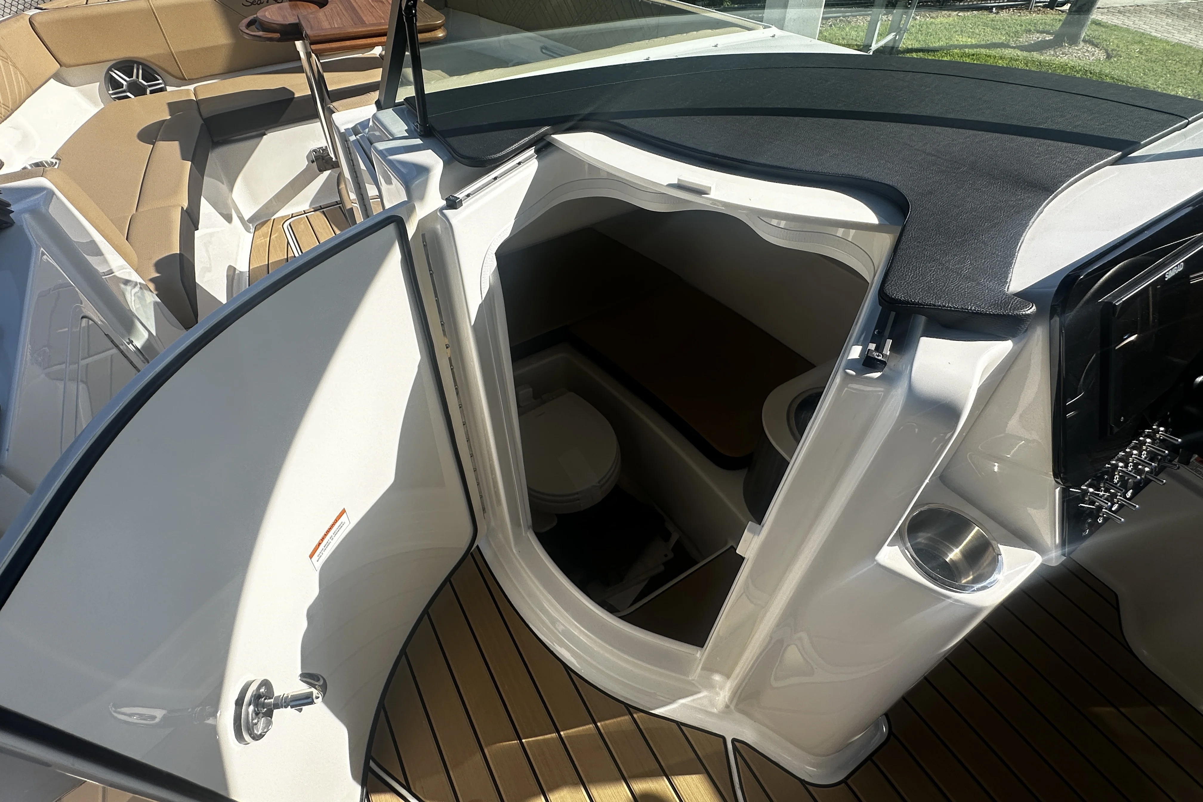 2026 Sea Ray SDX 270 Outboard Image Thumbnail #20