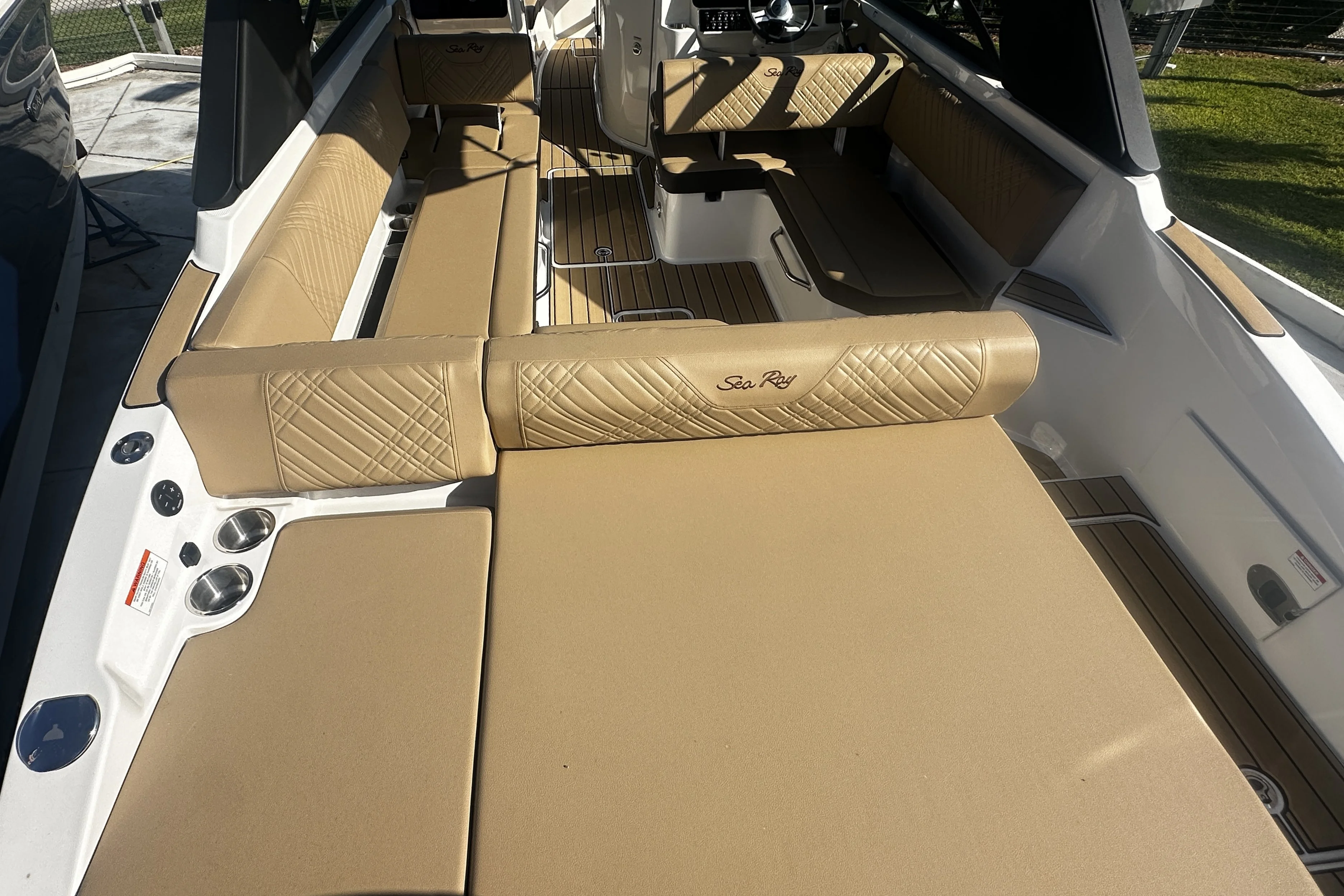 2026 Sea Ray SDX 270 Outboard Image Thumbnail #11