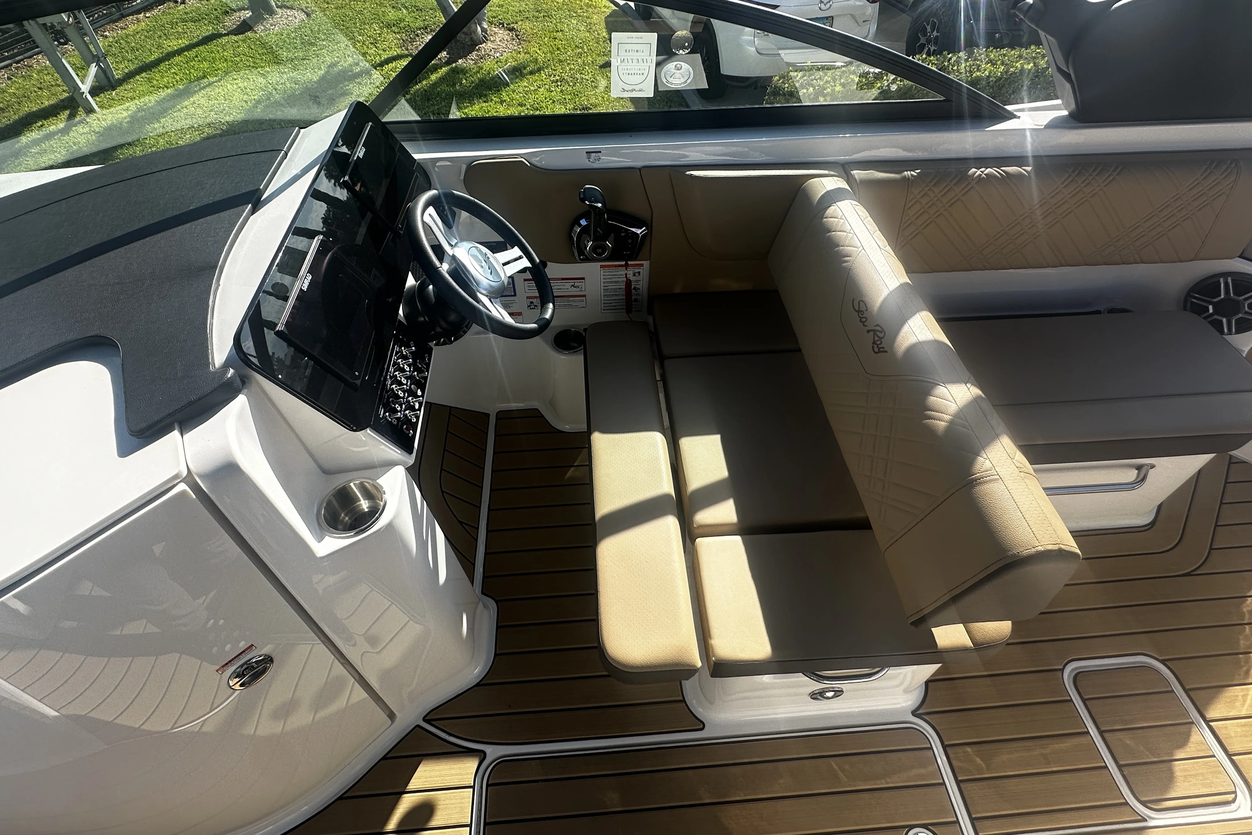 2026 Sea Ray SDX 270 Outboard Image Thumbnail #18