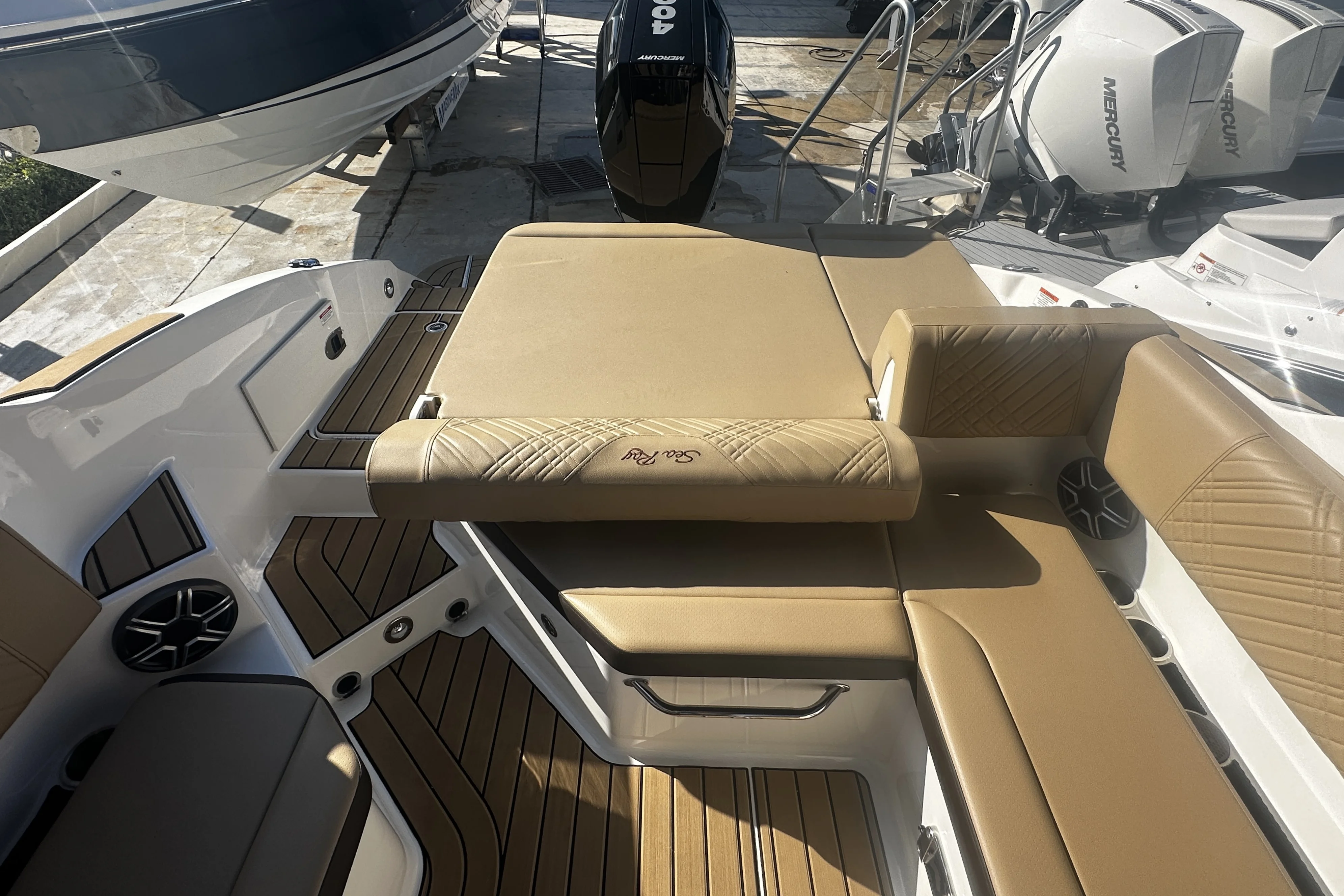 2026 Sea Ray SDX 270 Outboard Image Thumbnail #14