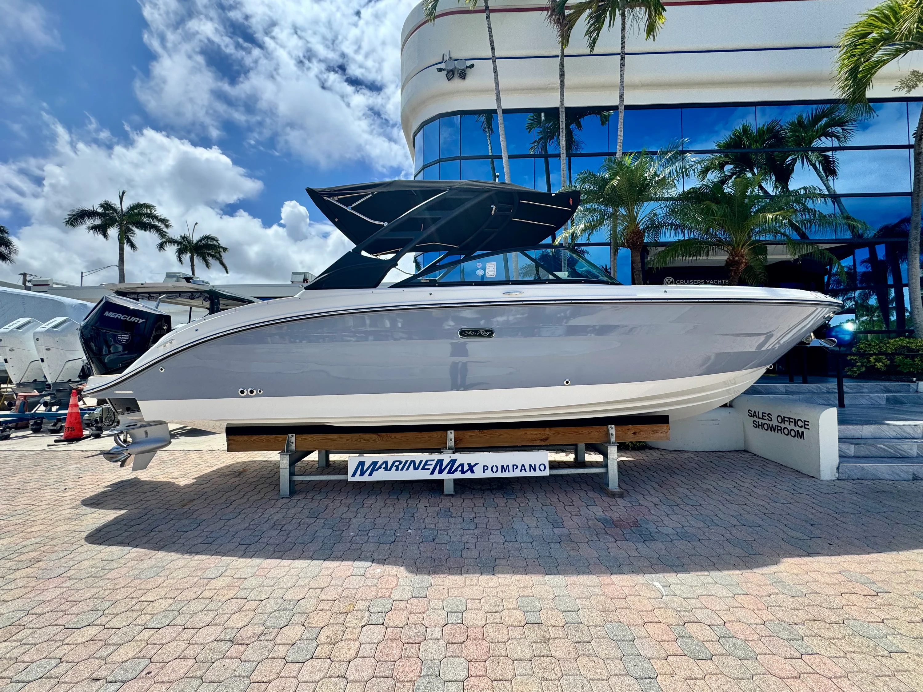 2026 Sea Ray SDX 270 Outboard Image Thumbnail #0