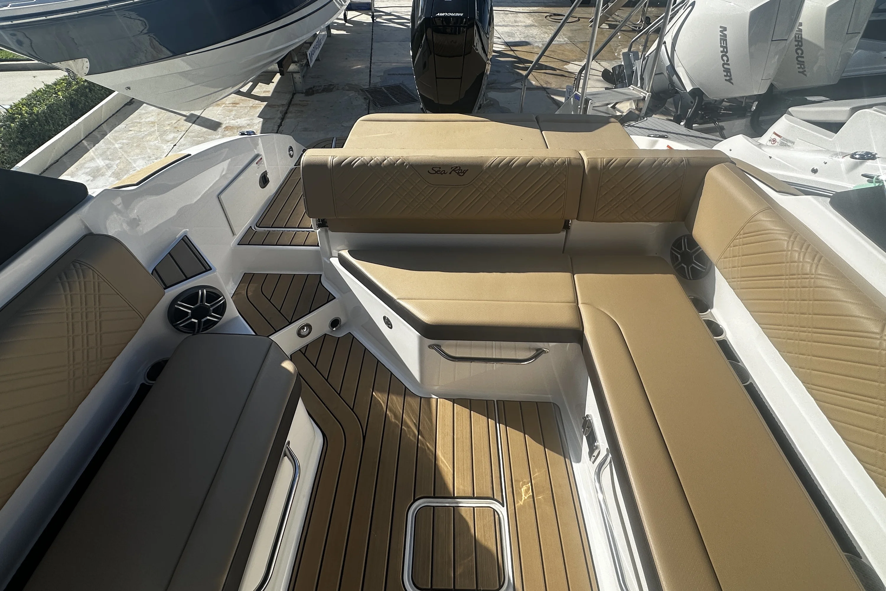 2026 Sea Ray SDX 270 Outboard Image Thumbnail #13