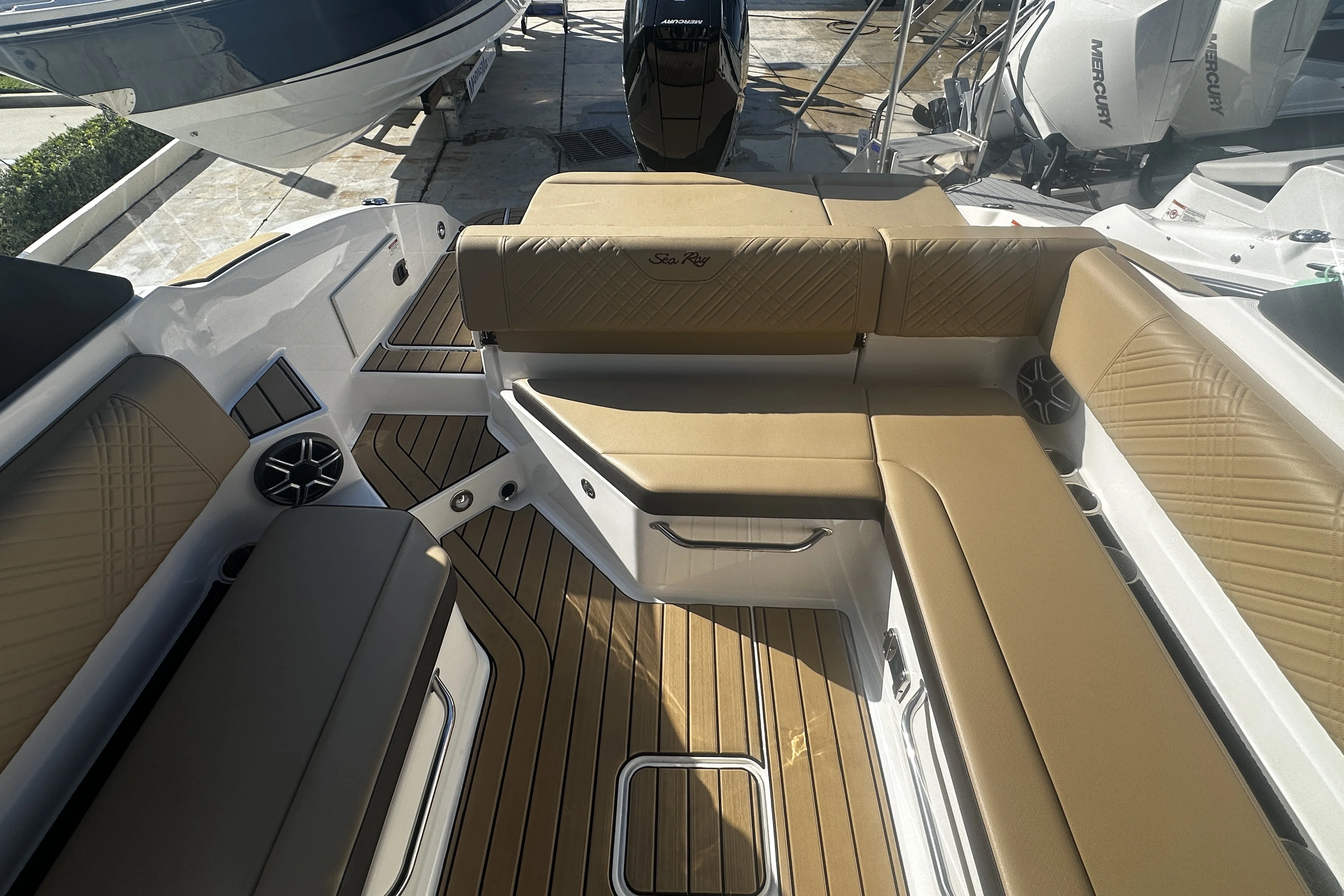 2026 Sea Ray SDX 270 Outboard Image Thumbnail #13