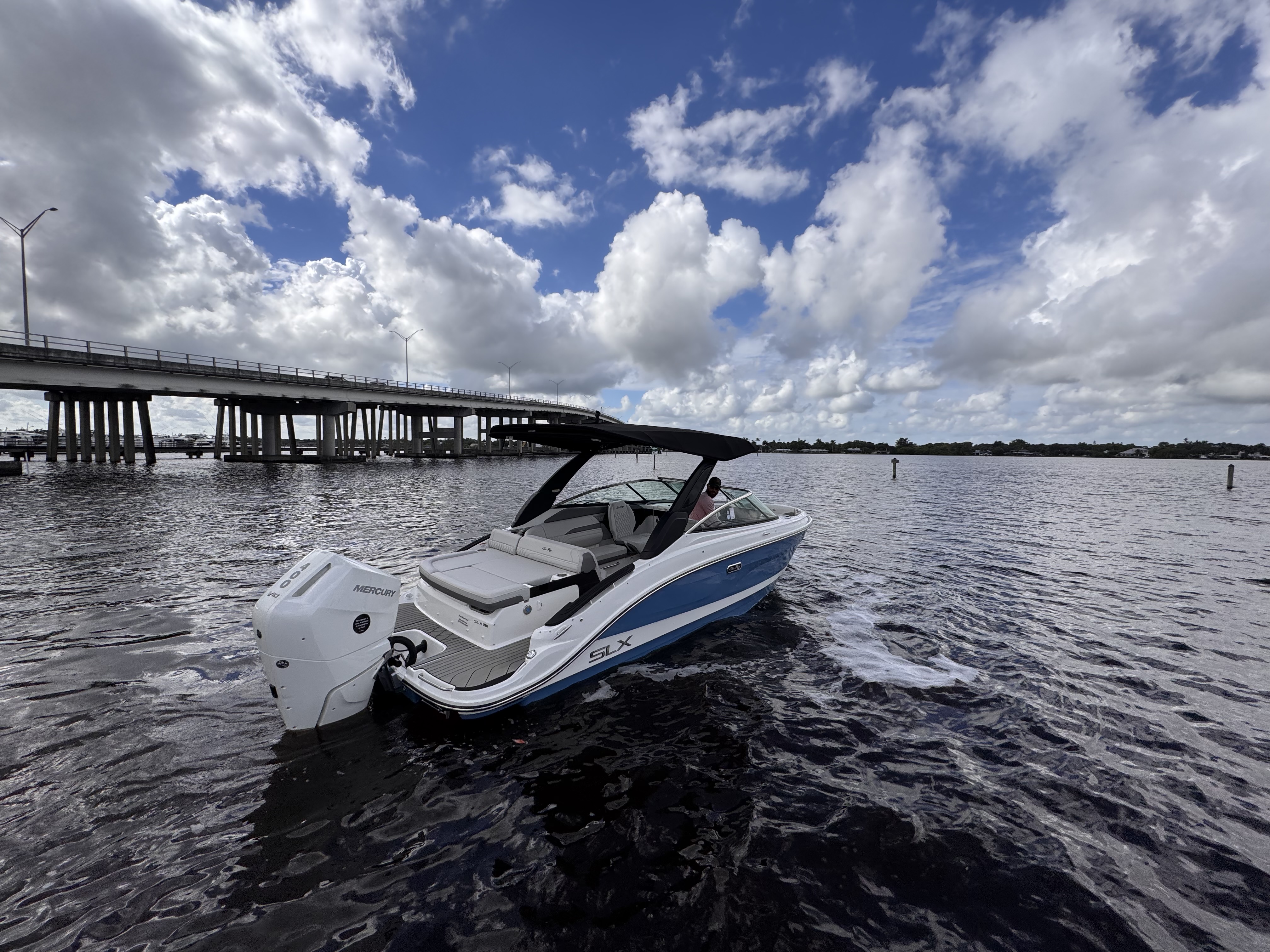 2026 Sea Ray SLX 260 Outboard Image Thumbnail #5