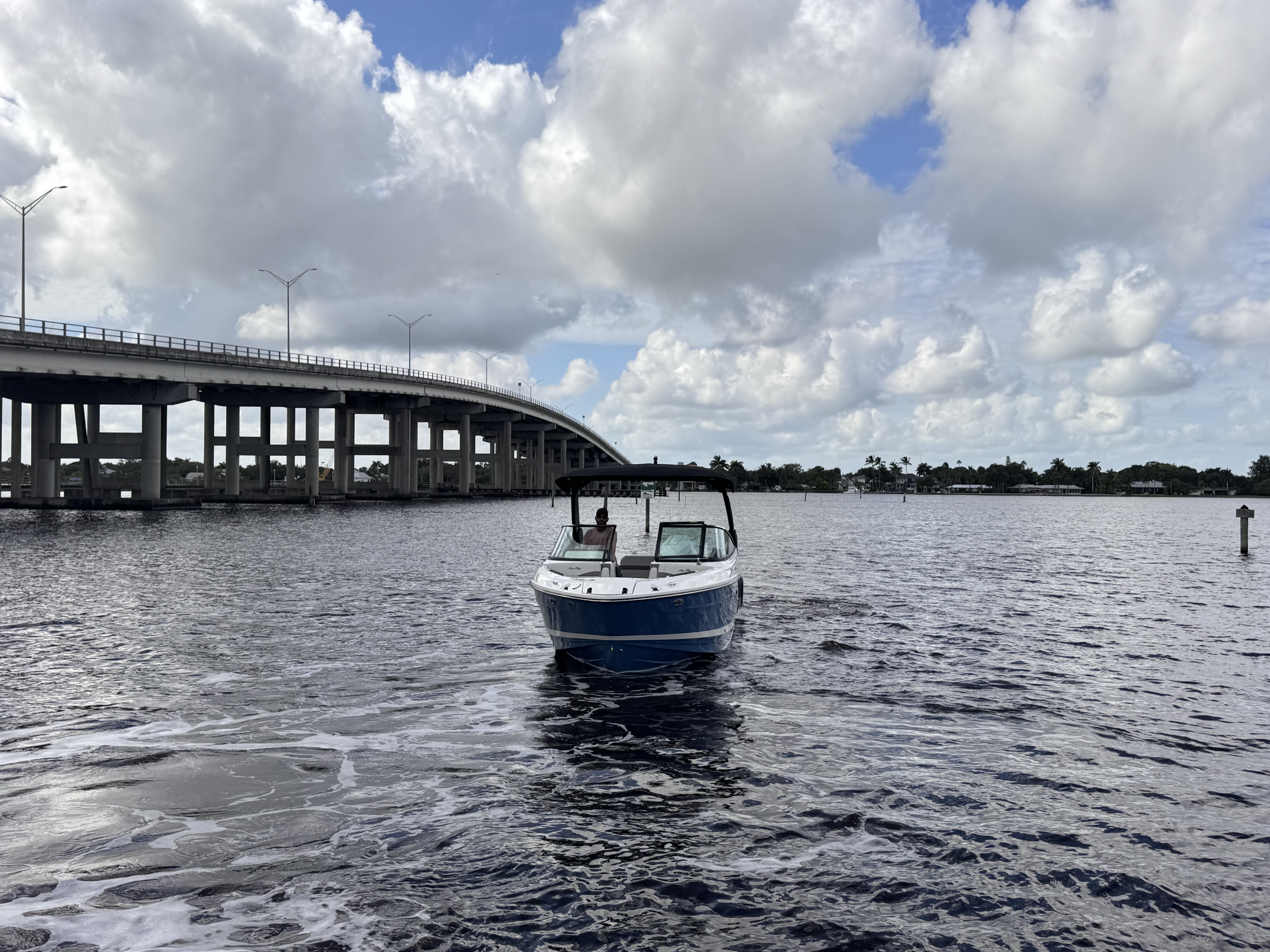 2026 Sea Ray SLX 260 Outboard Image Thumbnail #2