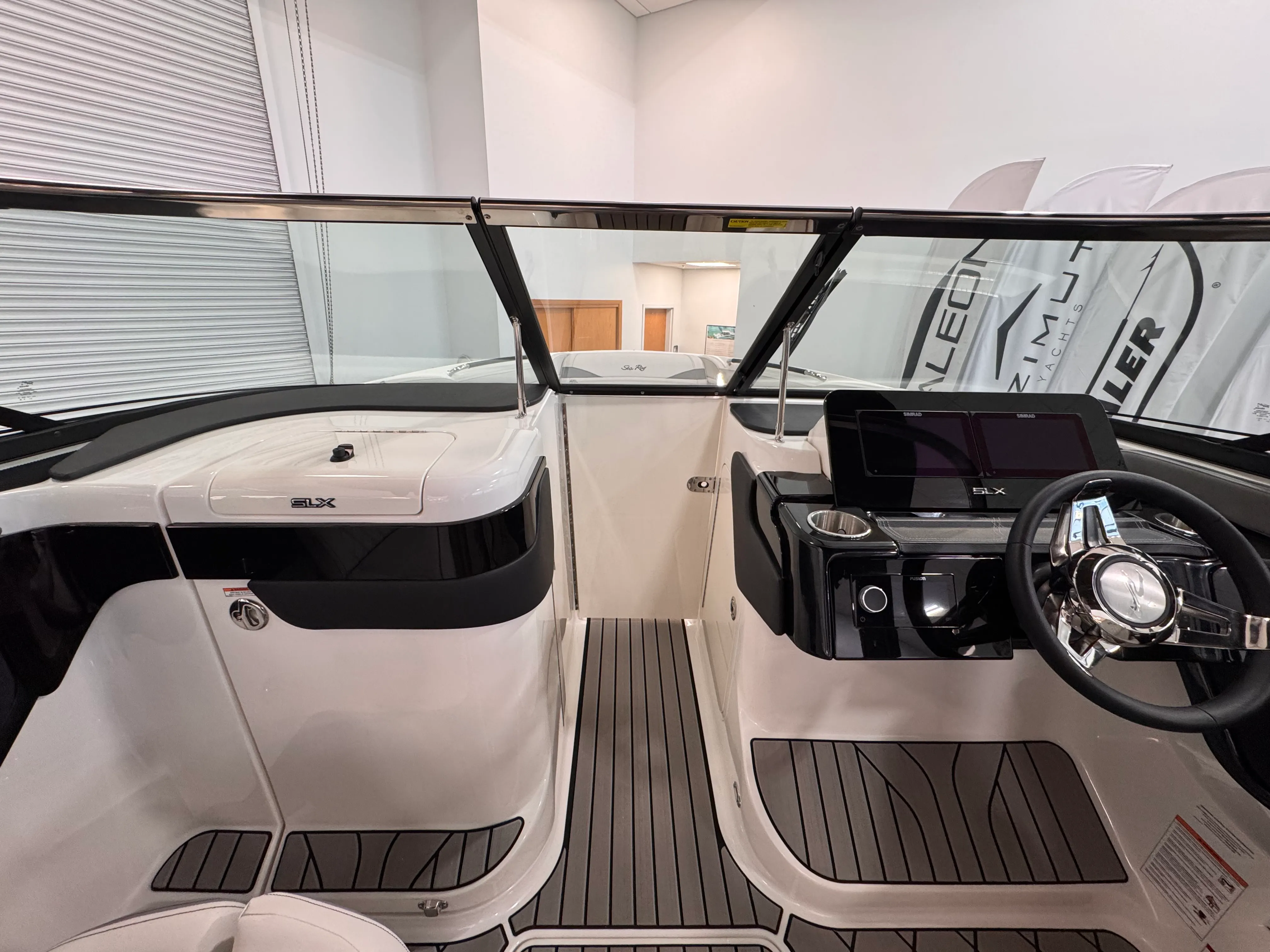 2026 Sea Ray SLX 260 Outboard Image Thumbnail #16