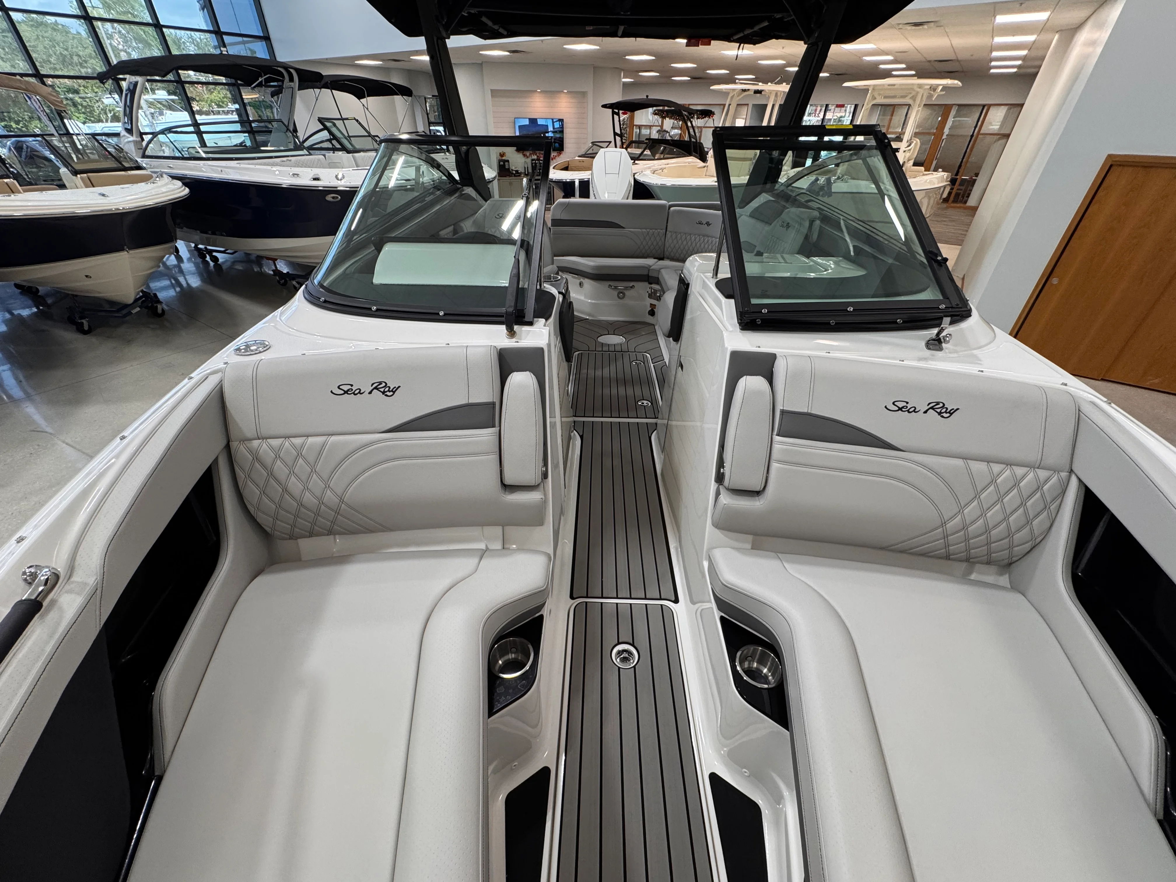 2026 Sea Ray SLX 260 Outboard Image Thumbnail #19