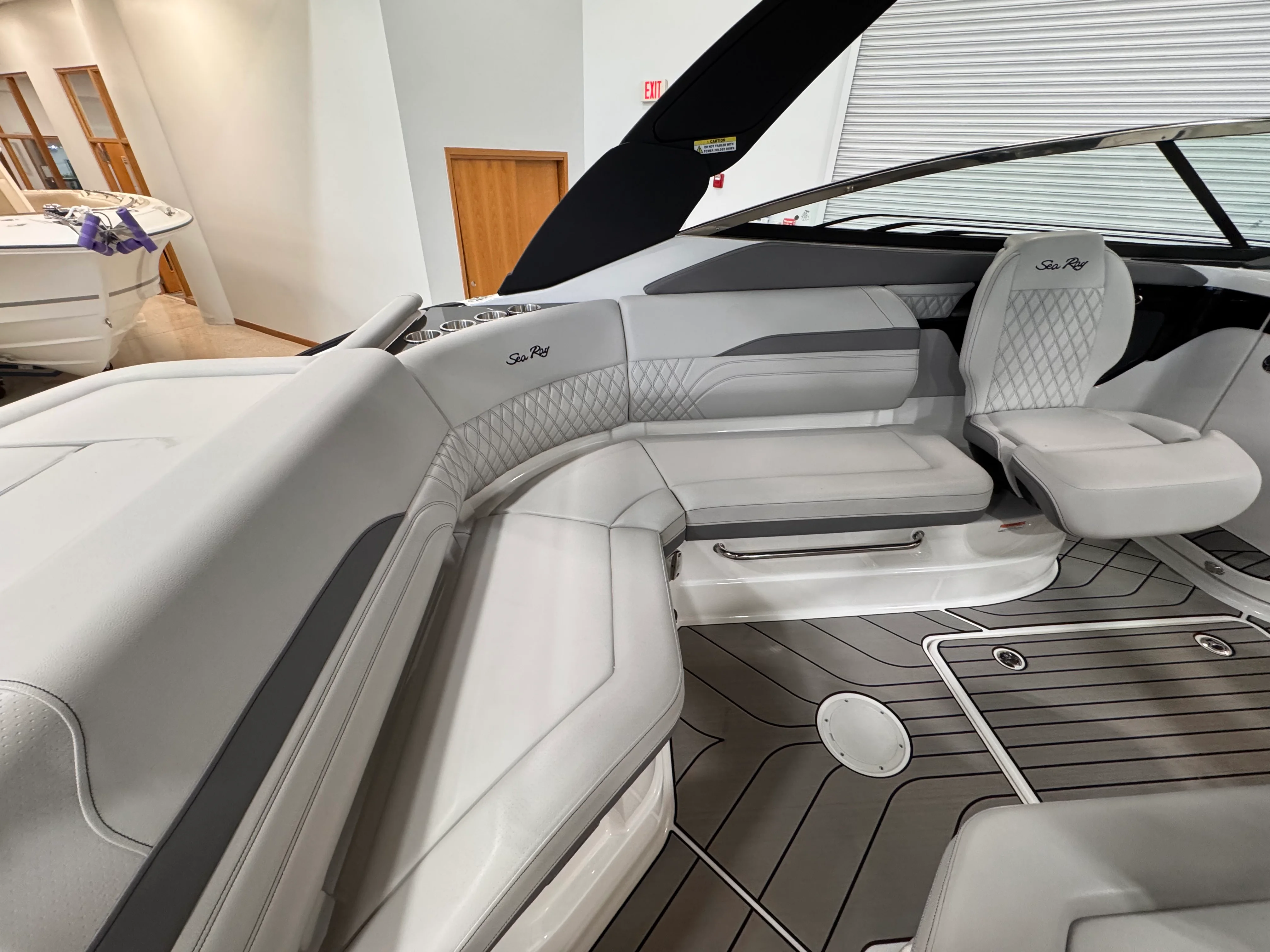 2026 Sea Ray SLX 260 Outboard Image Thumbnail #12