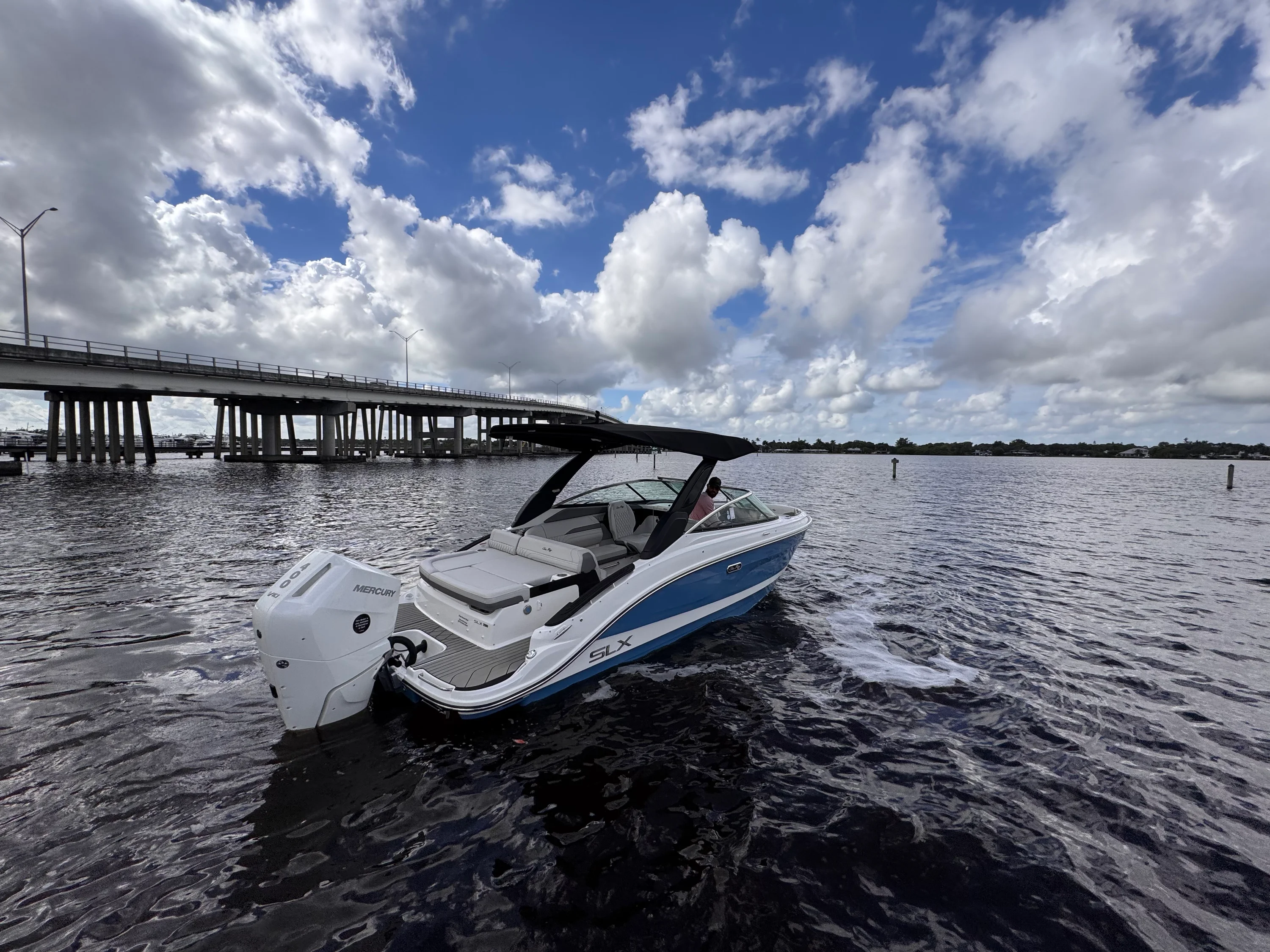 2026 Sea Ray SLX 260 Outboard Image Thumbnail #5