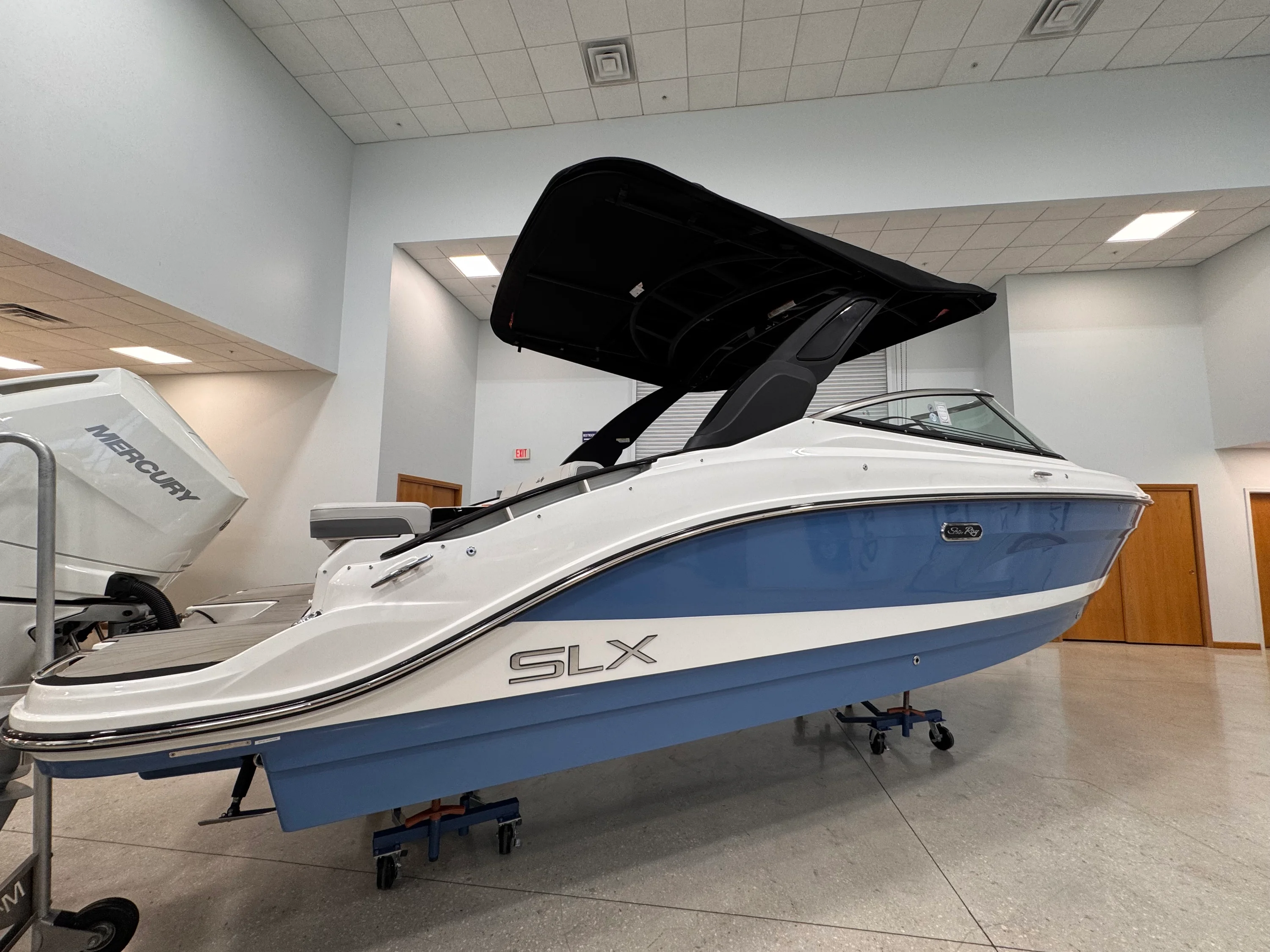 2026 Sea Ray SLX 260 Outboard Image Thumbnail #7