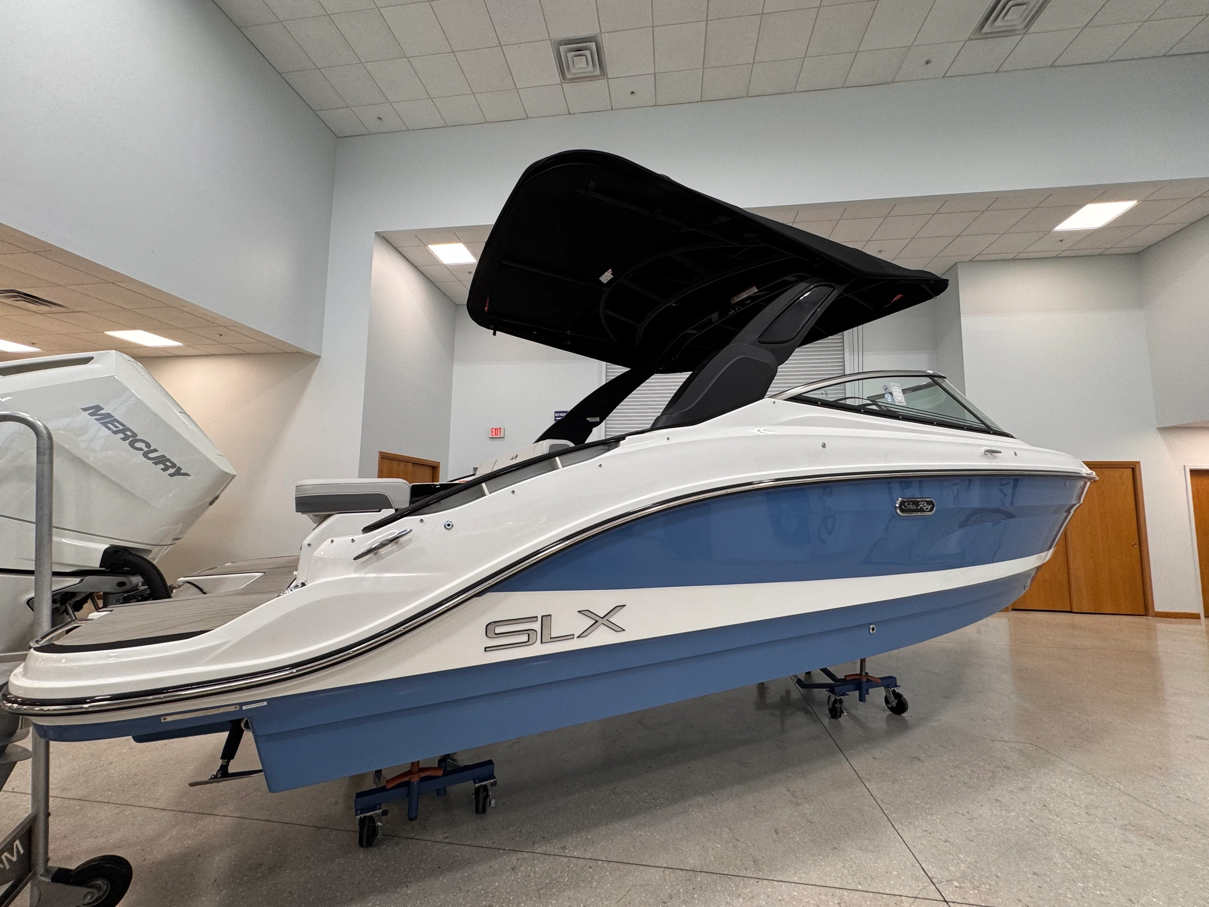 2026 Sea Ray SLX 260 Outboard Image Thumbnail #7