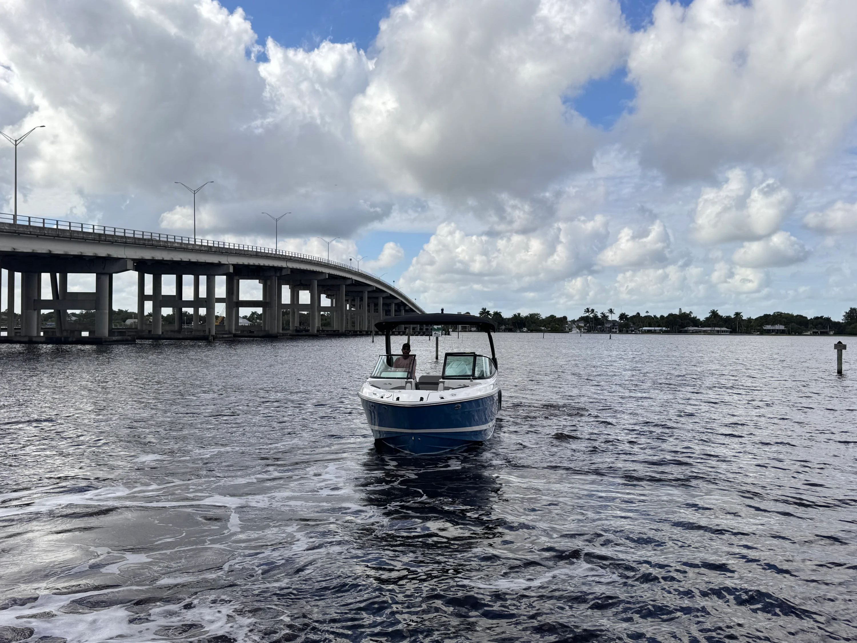 2026 Sea Ray SLX 260 Outboard Image Thumbnail #2