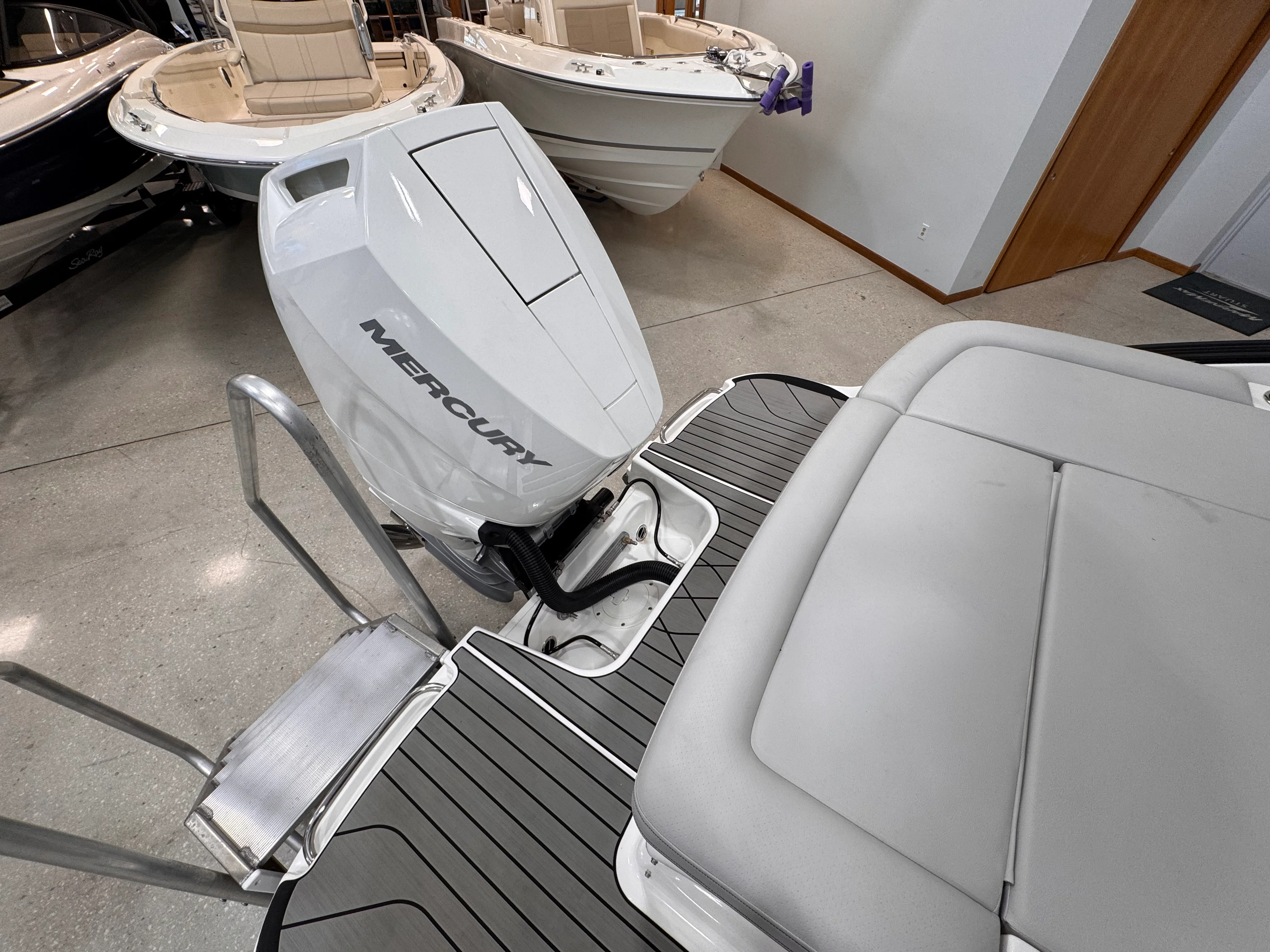 2026 Sea Ray SLX 260 Outboard Image Thumbnail #10
