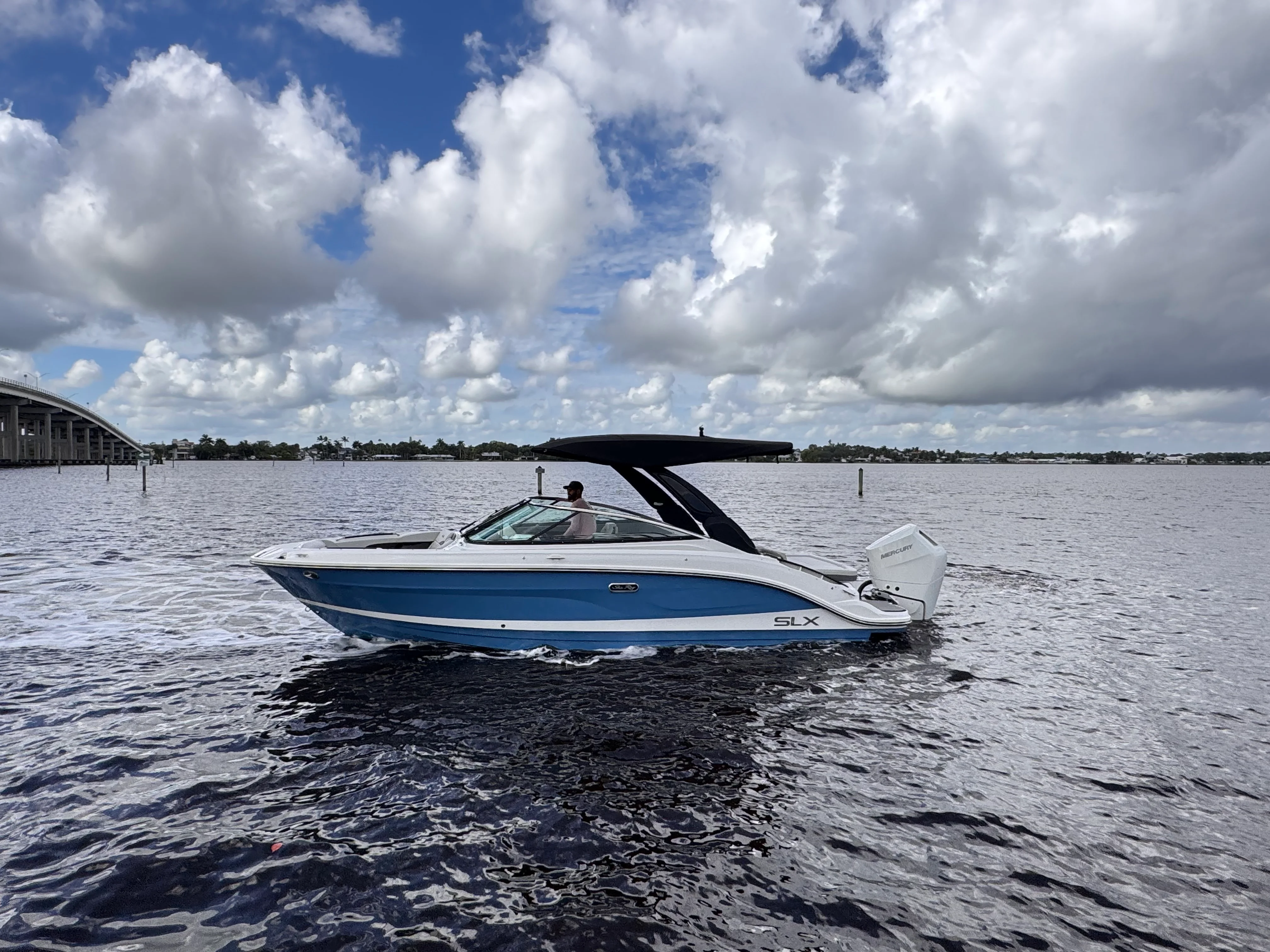 2026 Sea Ray SLX 260 Outboard Image Thumbnail #1