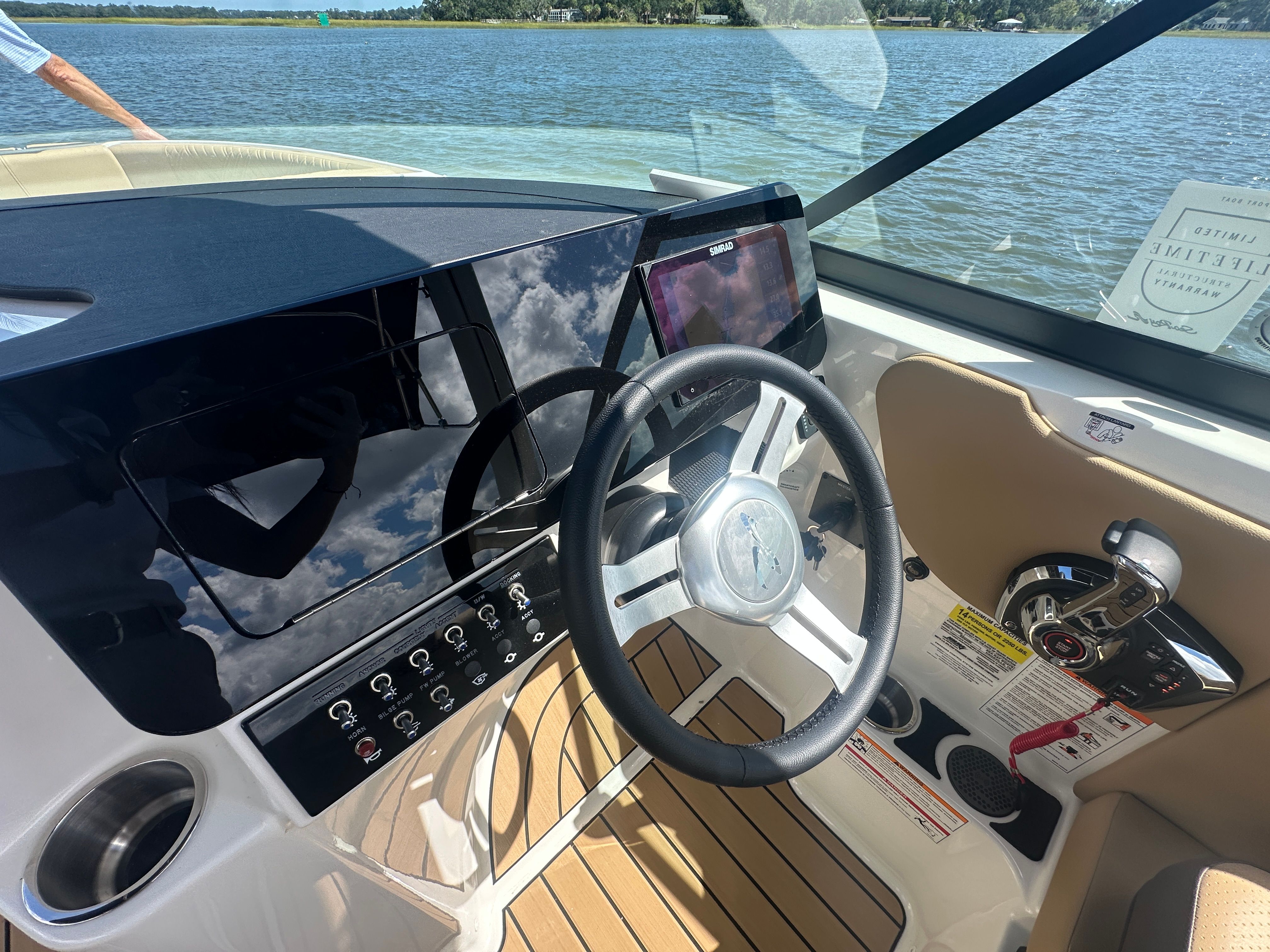 2026 Sea Ray SDX 250 Outboard Image Thumbnail #18