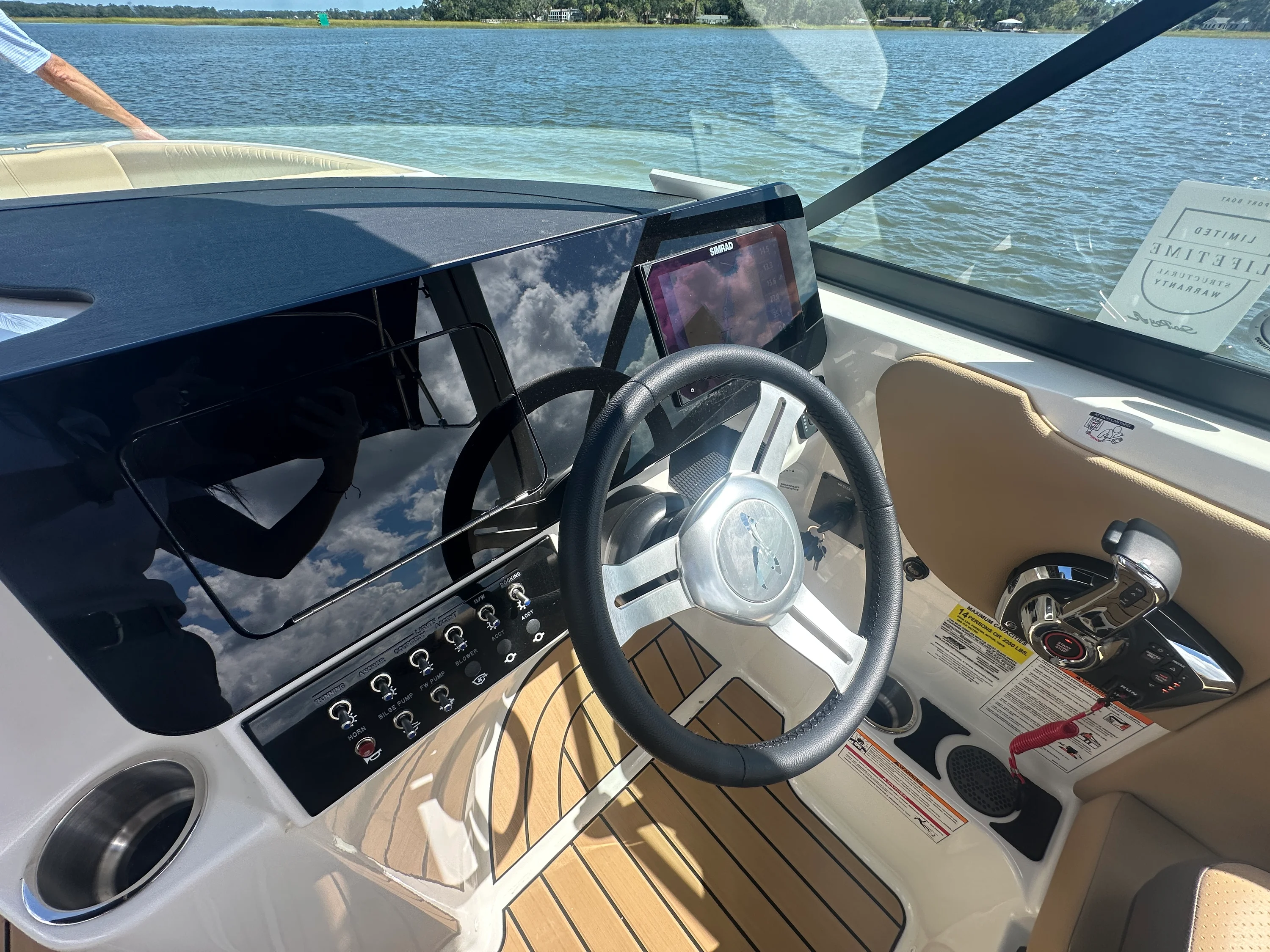 2026 Sea Ray SDX 250 Outboard Image Thumbnail #18