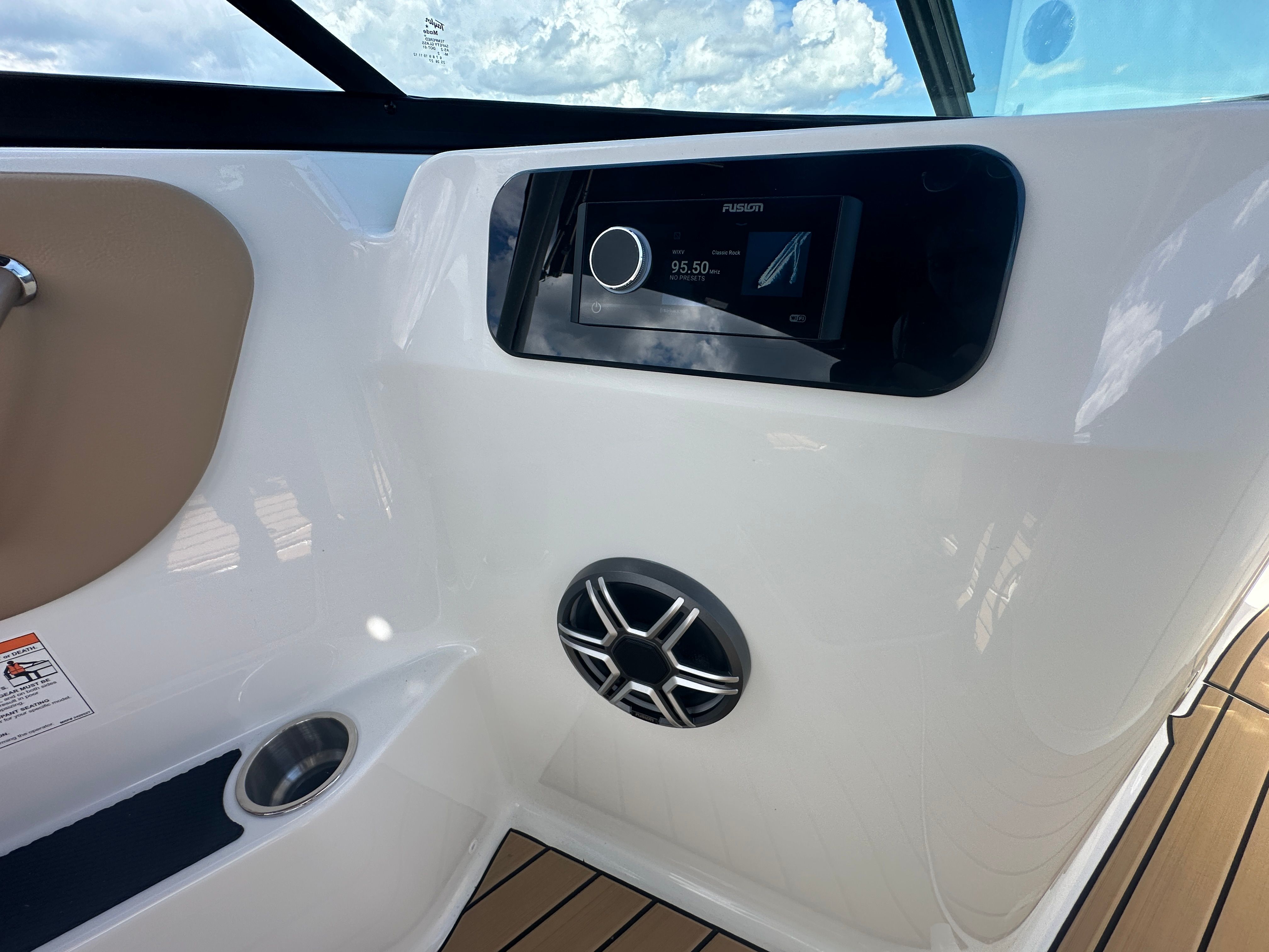 2026 Sea Ray SDX 250 Outboard Image Thumbnail #16