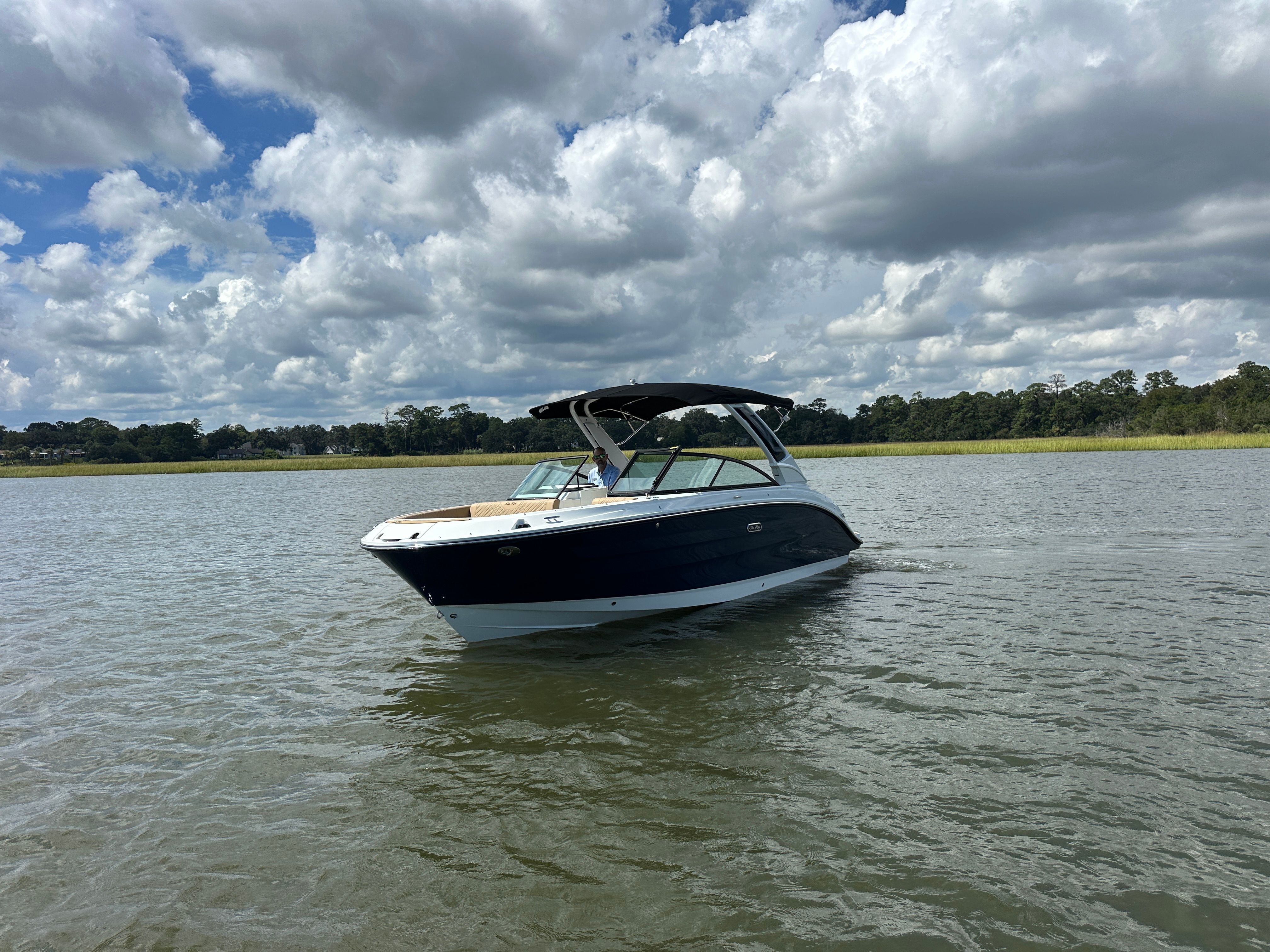 2026 Sea Ray SDX 250 Outboard Image Thumbnail #2