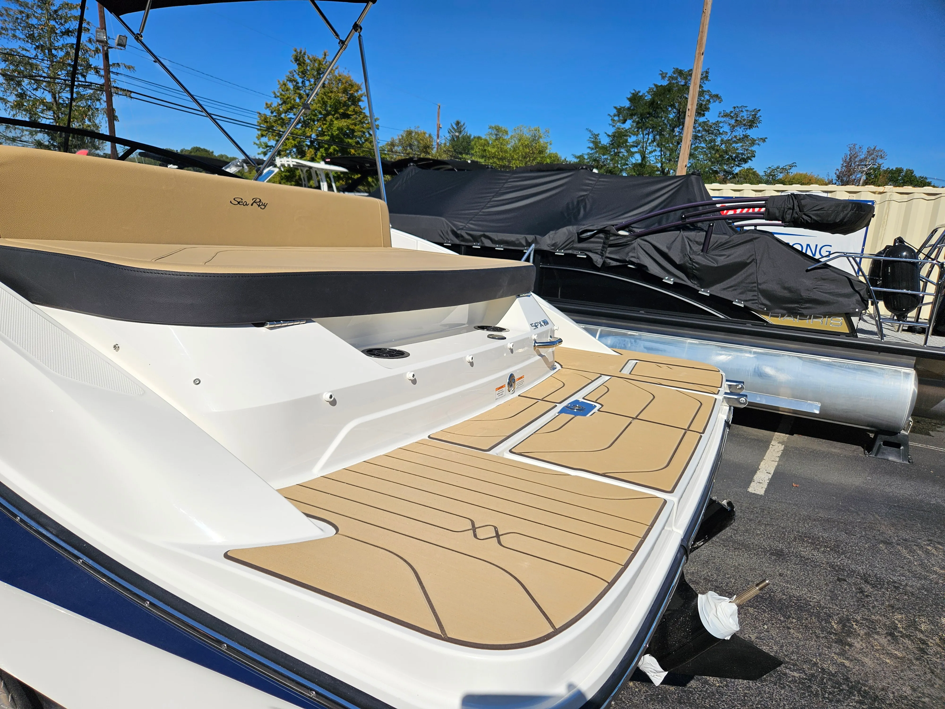 2026 Sea Ray SPX 210 Image Thumbnail #11