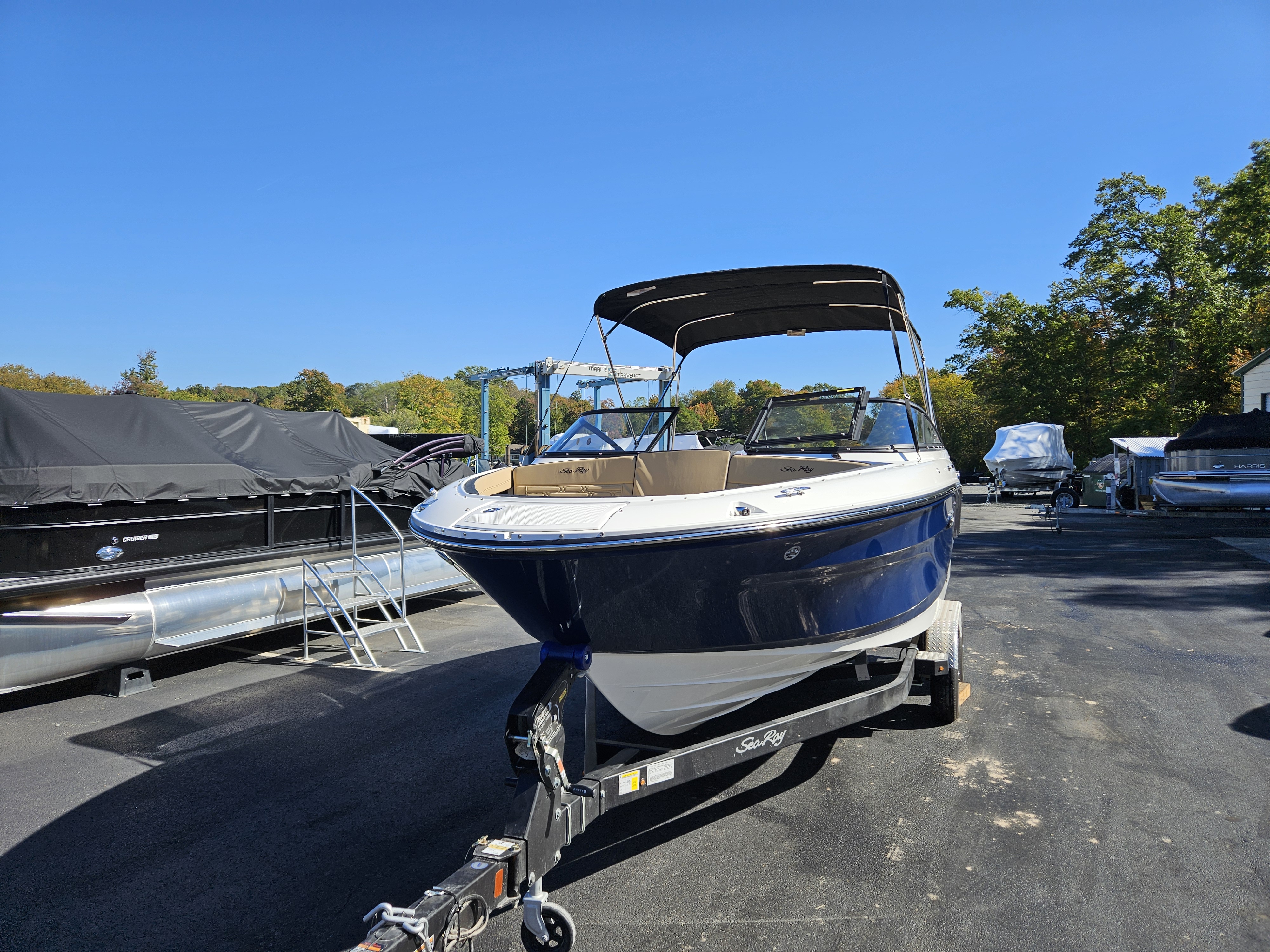 2026 Sea Ray SPX 210 Image Thumbnail #2