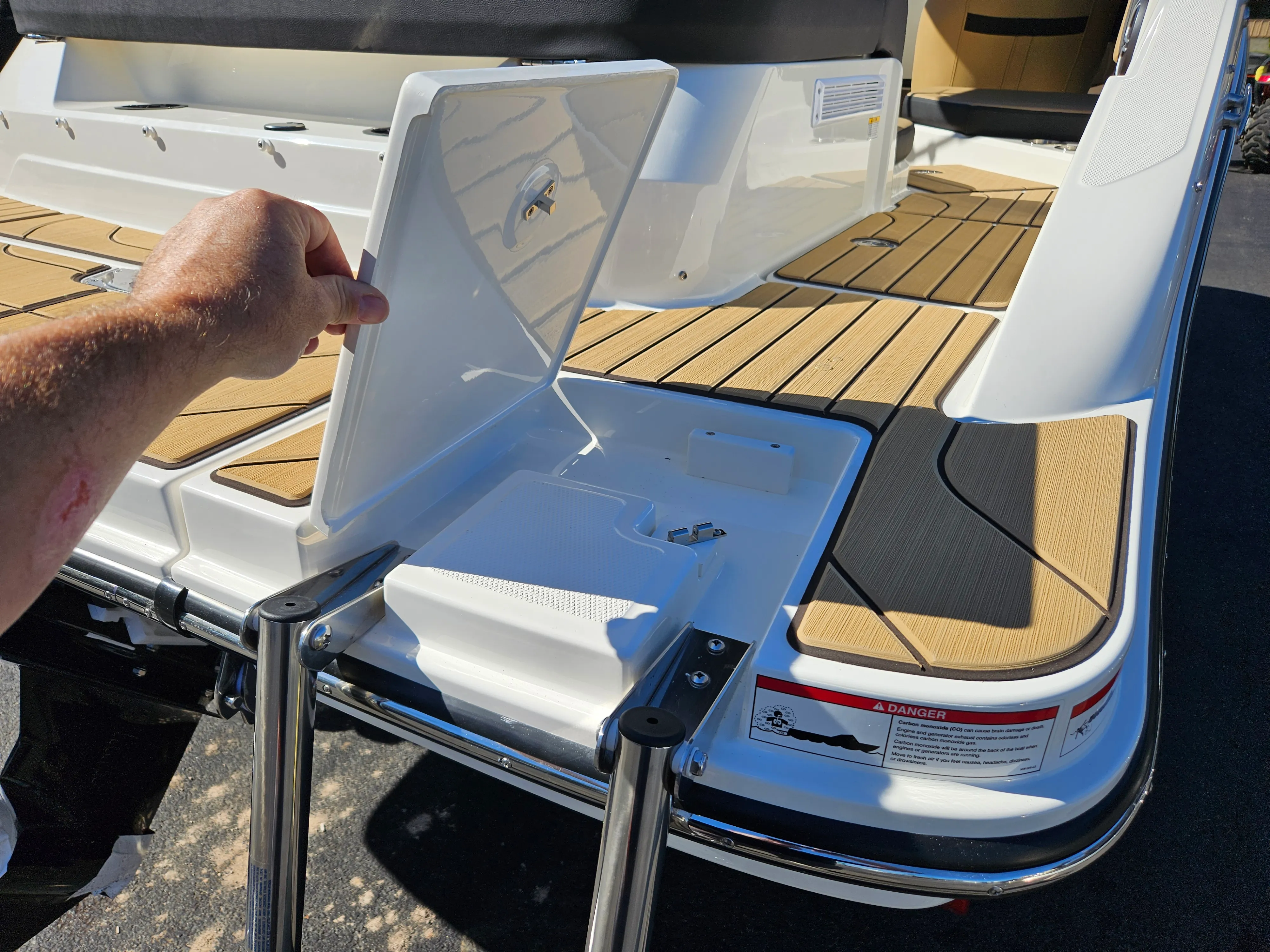 2026 Sea Ray SPX 210 Image Thumbnail #13