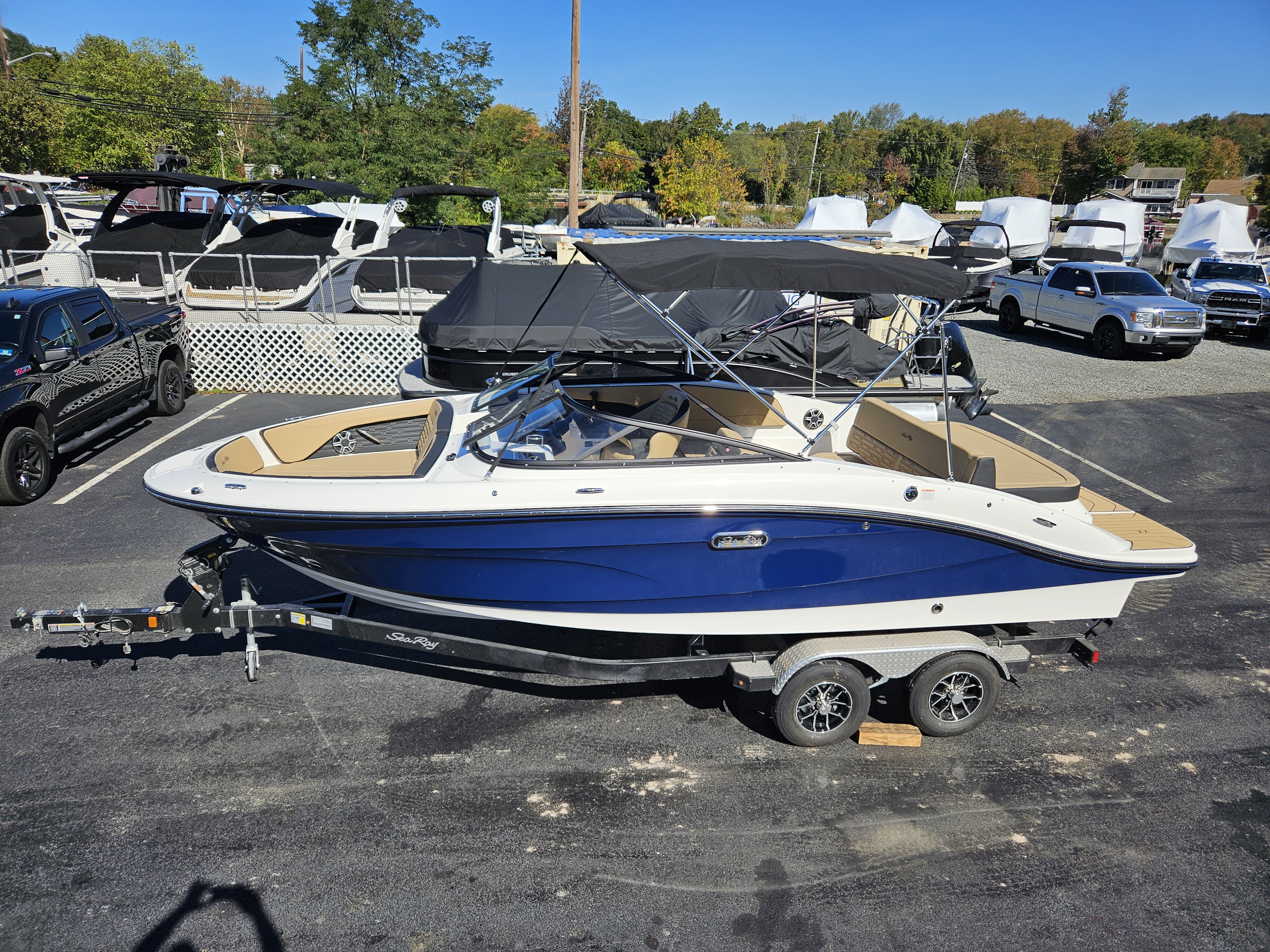 2026 Sea Ray SPX 210 Image Thumbnail #9