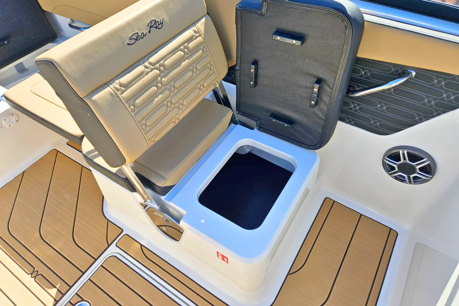 2026 Sea Ray SPX 210 Image Thumbnail #15