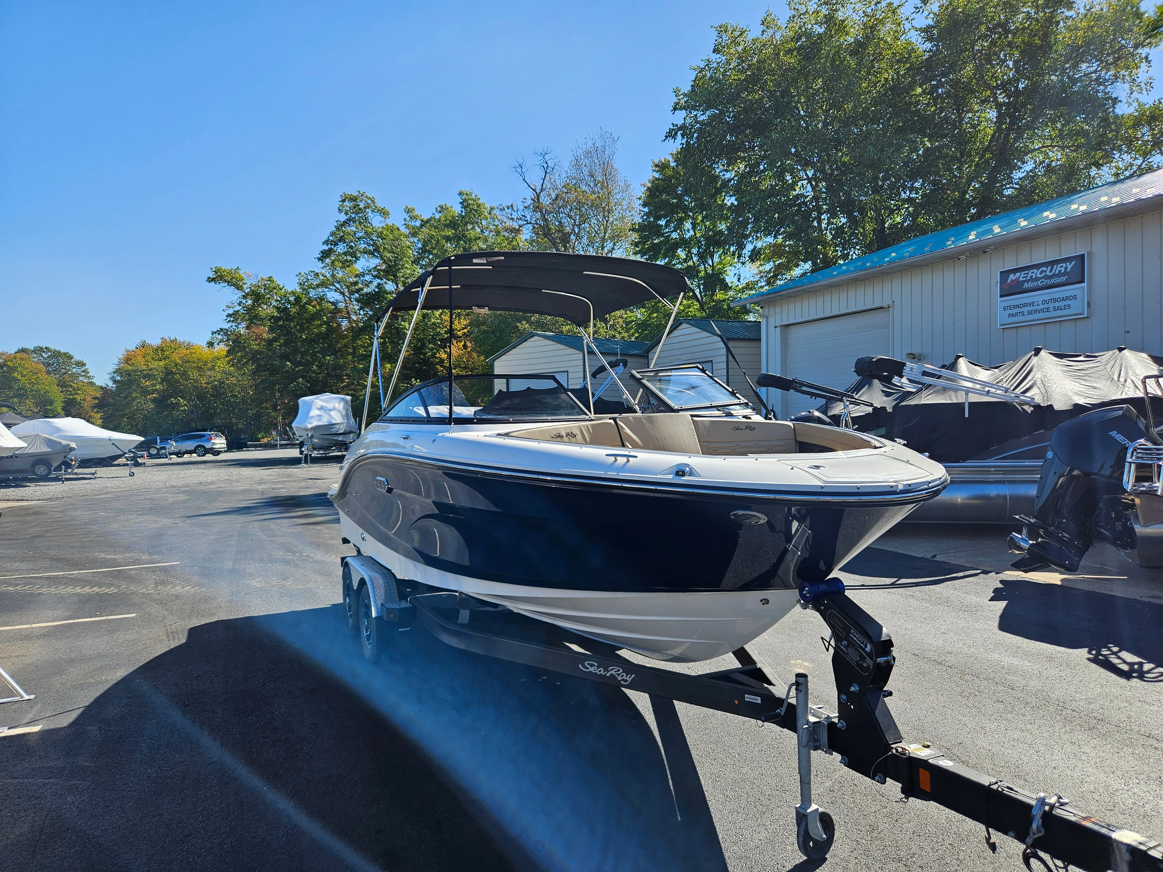 2026 Sea Ray SPX 210 Image Thumbnail #3