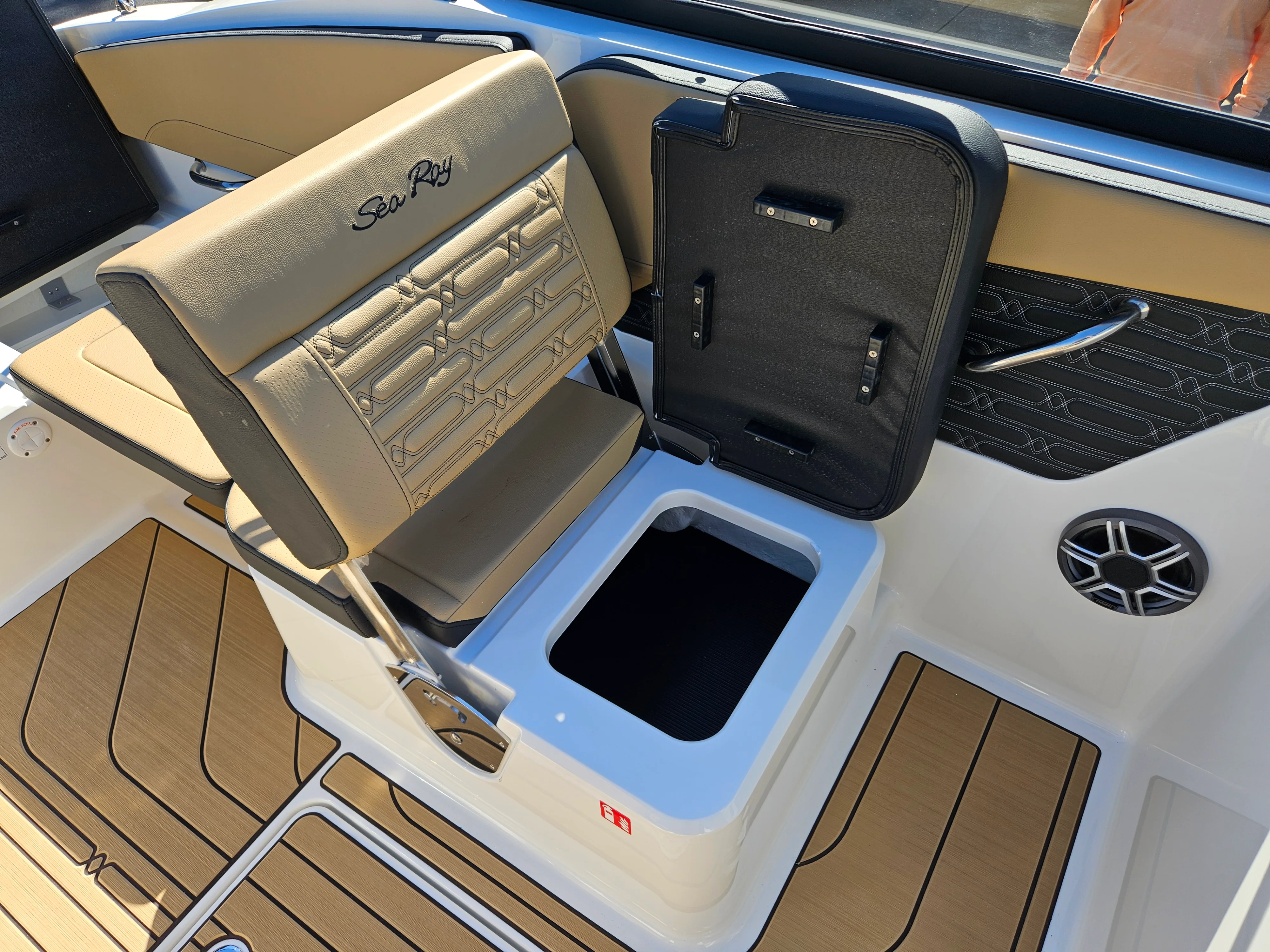 2026 Sea Ray SPX 210 Image Thumbnail #16