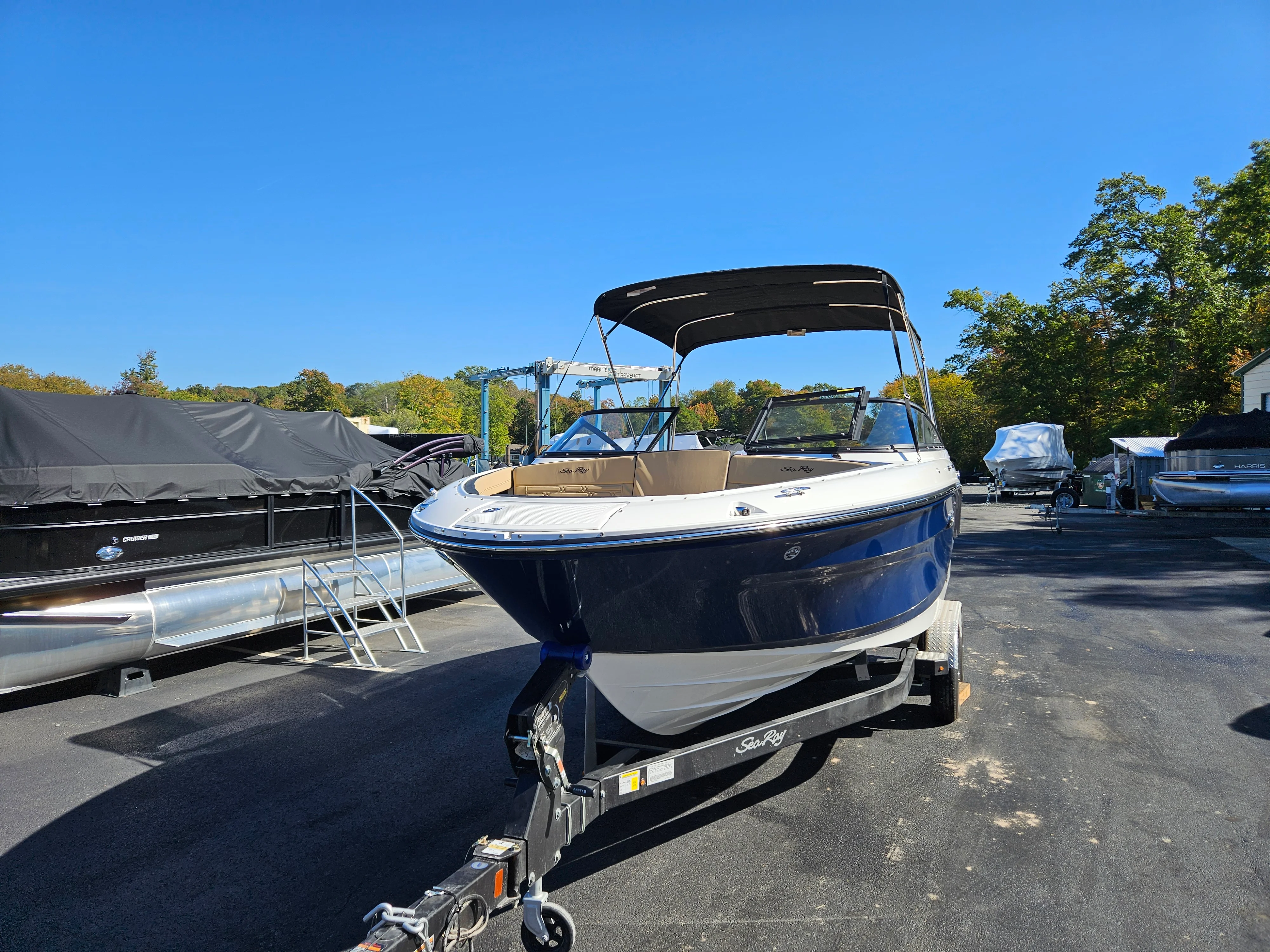 2026 Sea Ray SPX 210 Image Thumbnail #2