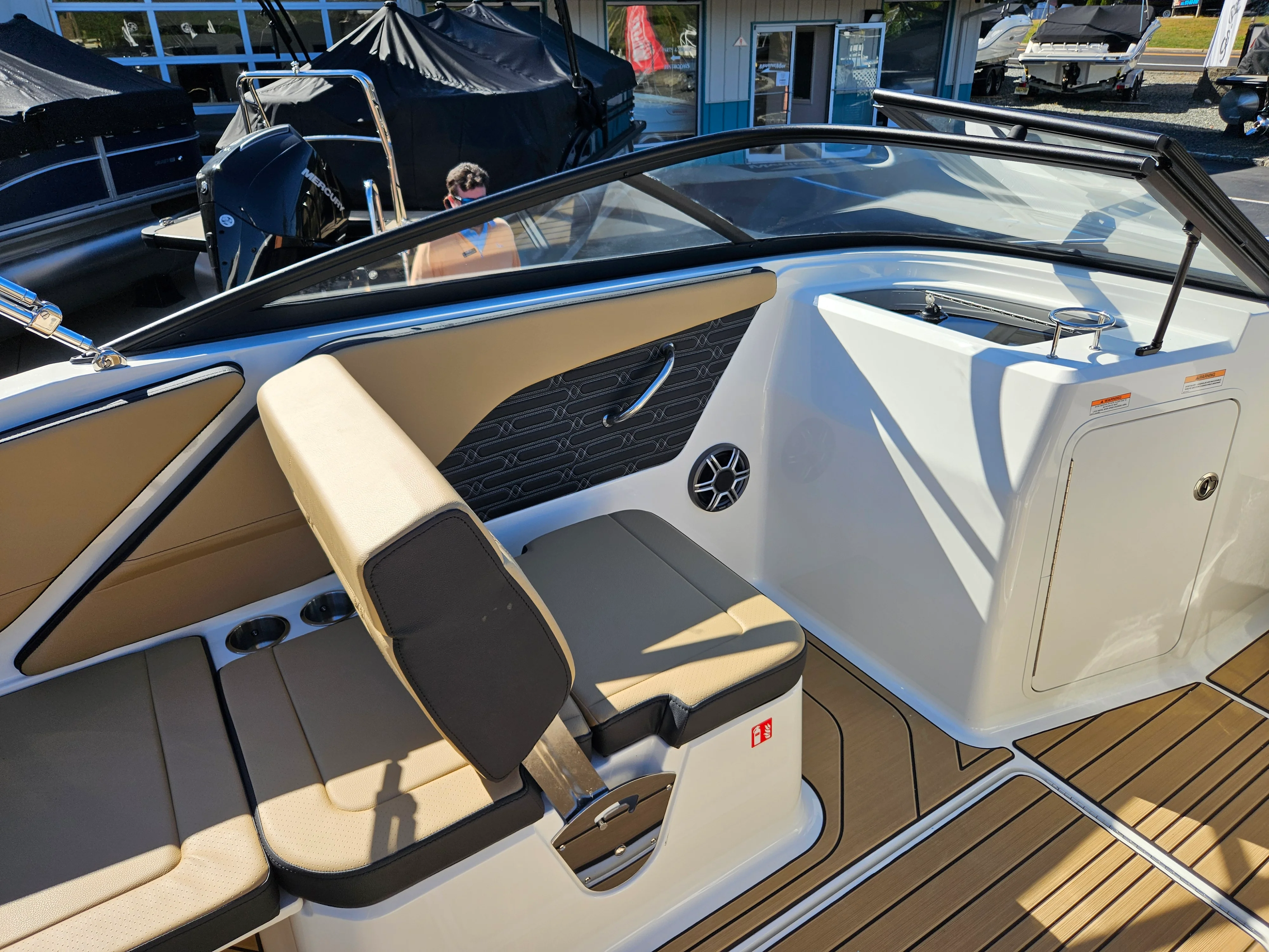 2026 Sea Ray SPX 210 Image Thumbnail #15