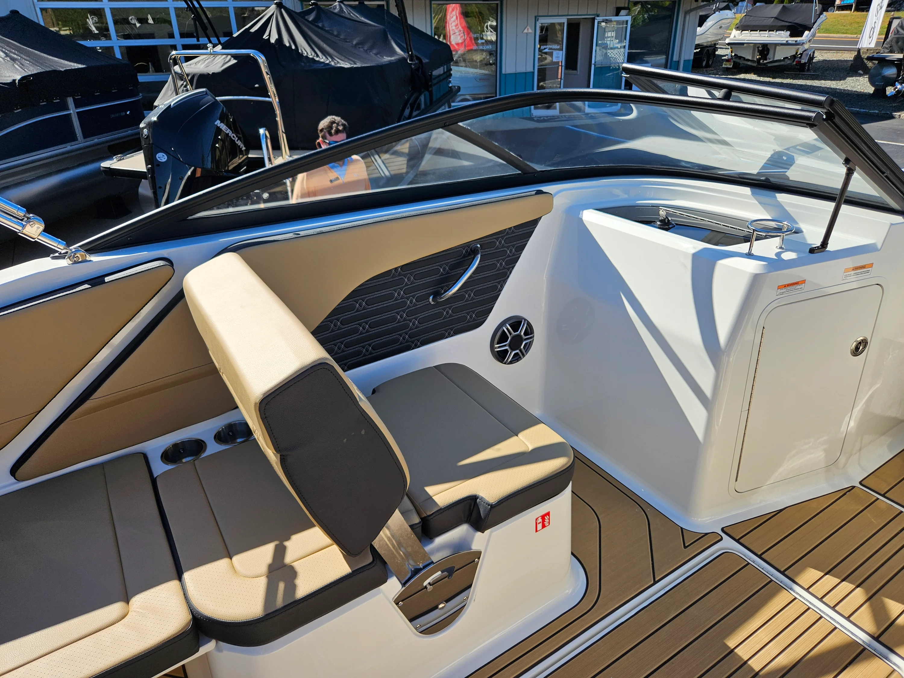 2026 Sea Ray SPX 210 Image Thumbnail #15