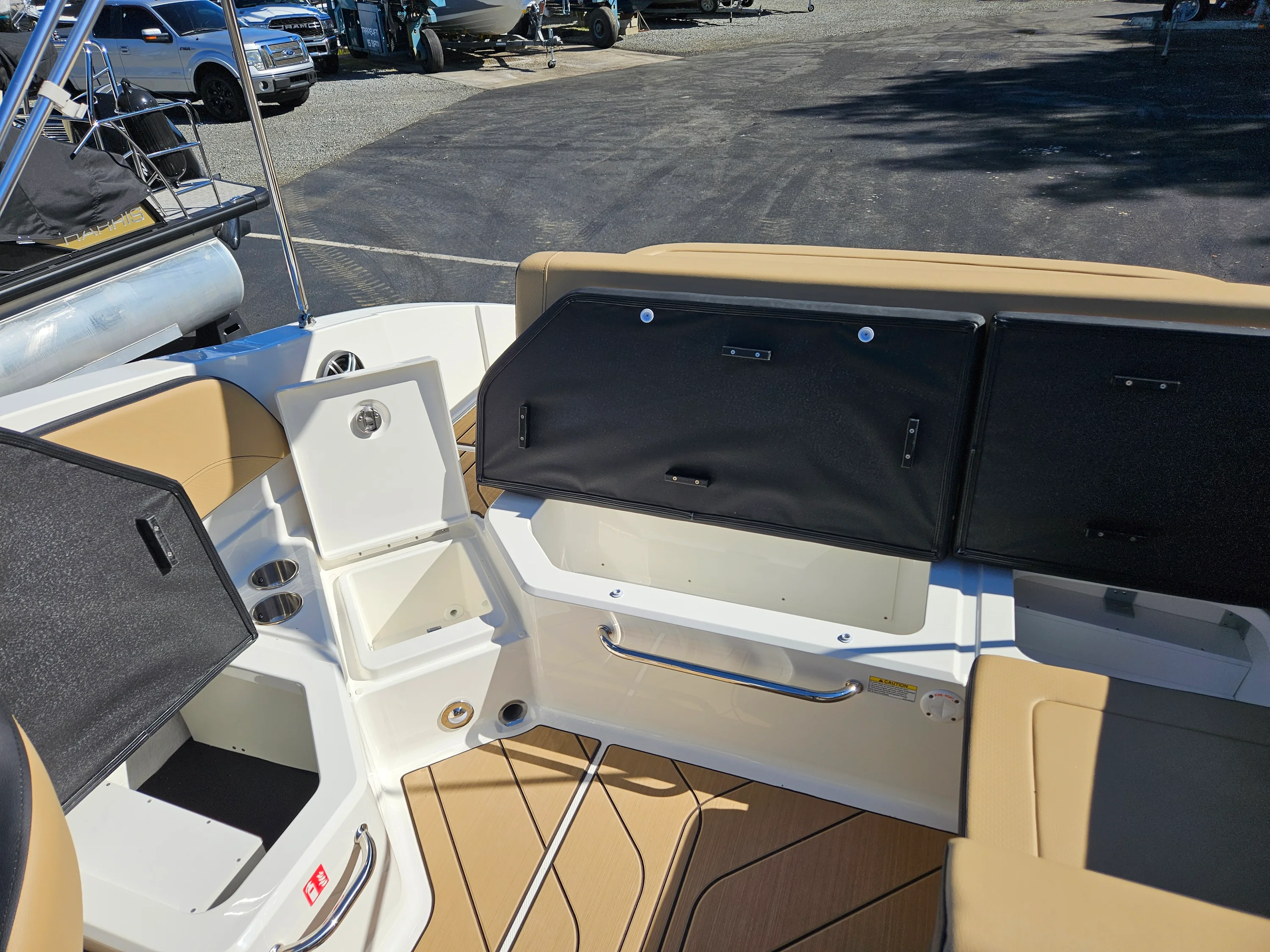 2026 Sea Ray SPX 210 Image Thumbnail #13