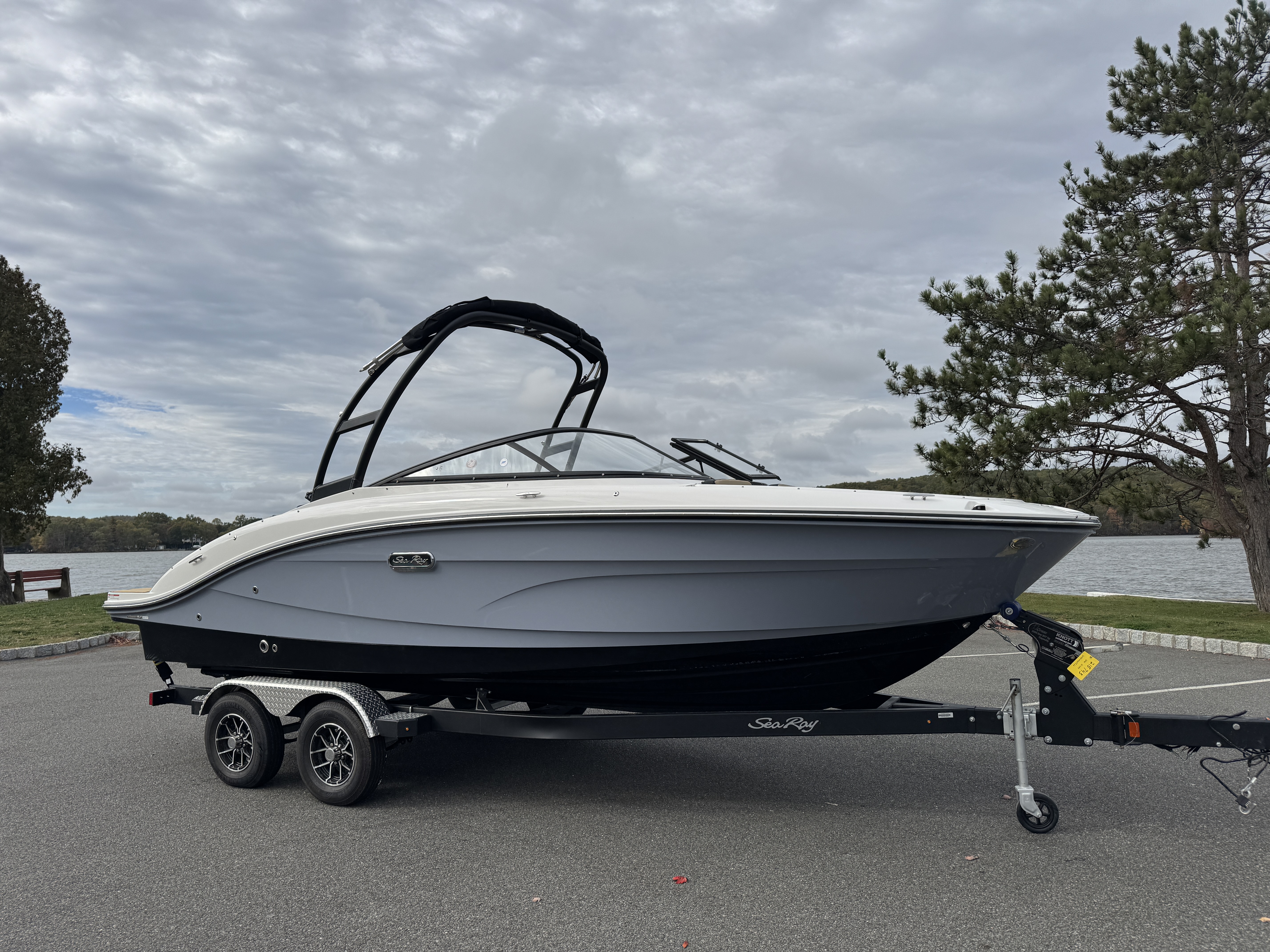 2026 Sea Ray SPX 210 Image Thumbnail #41