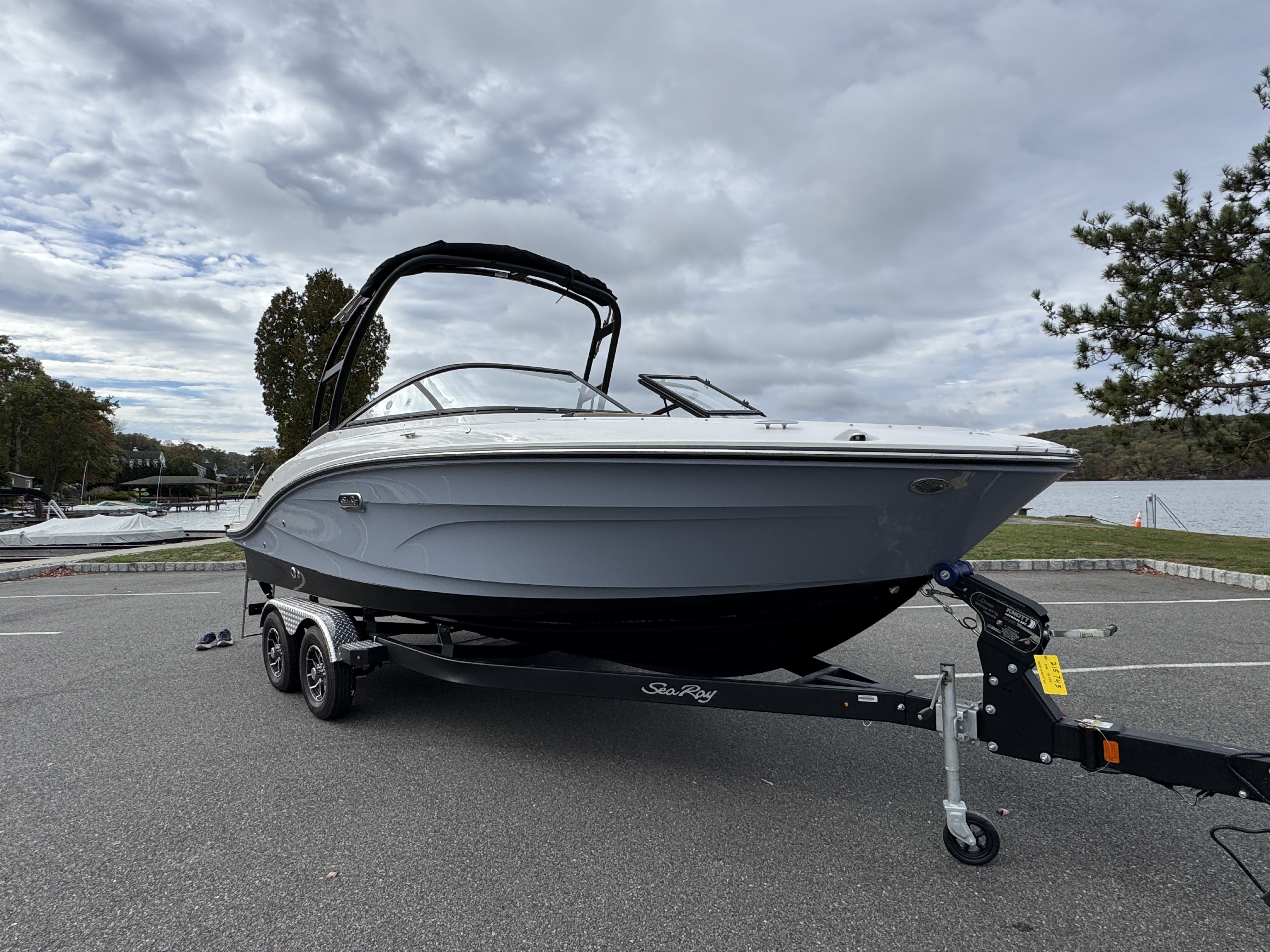 2026 Sea Ray SPX 210 Image Thumbnail #3