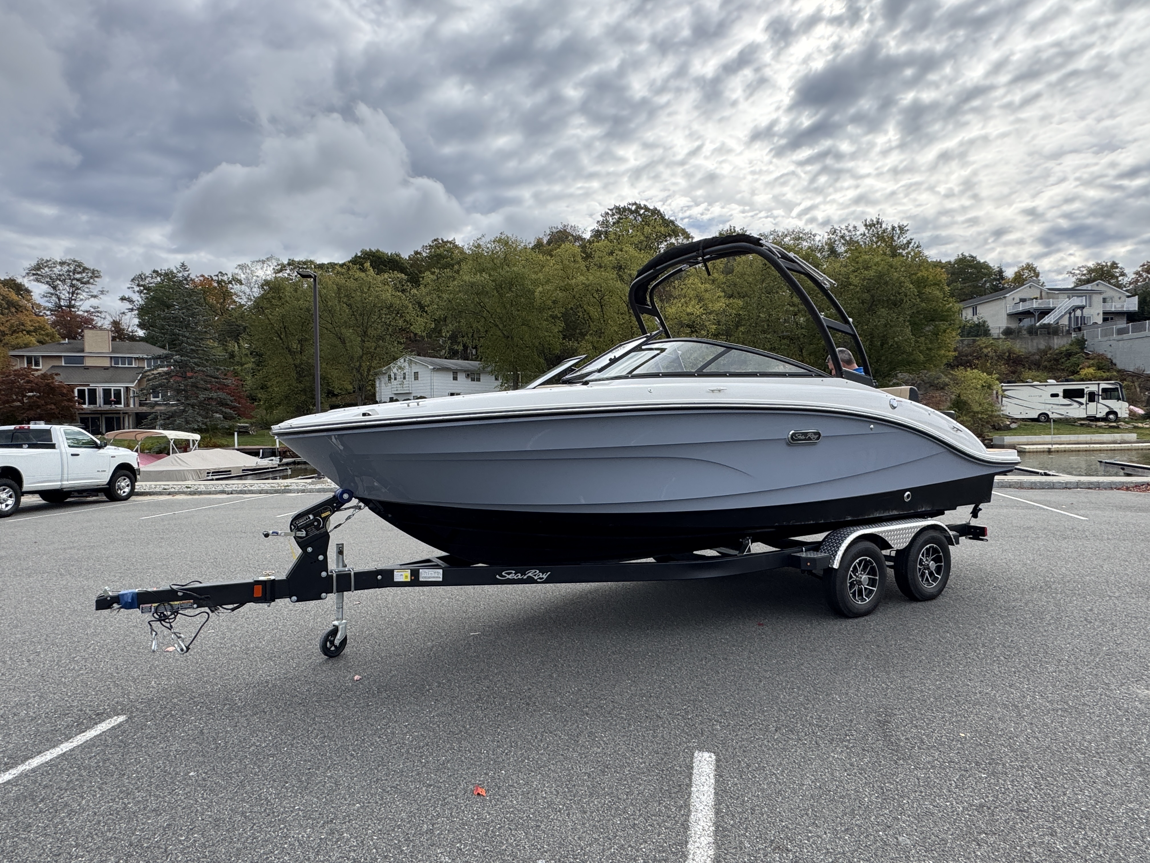 2026 Sea Ray SPX 210 Image Thumbnail #9