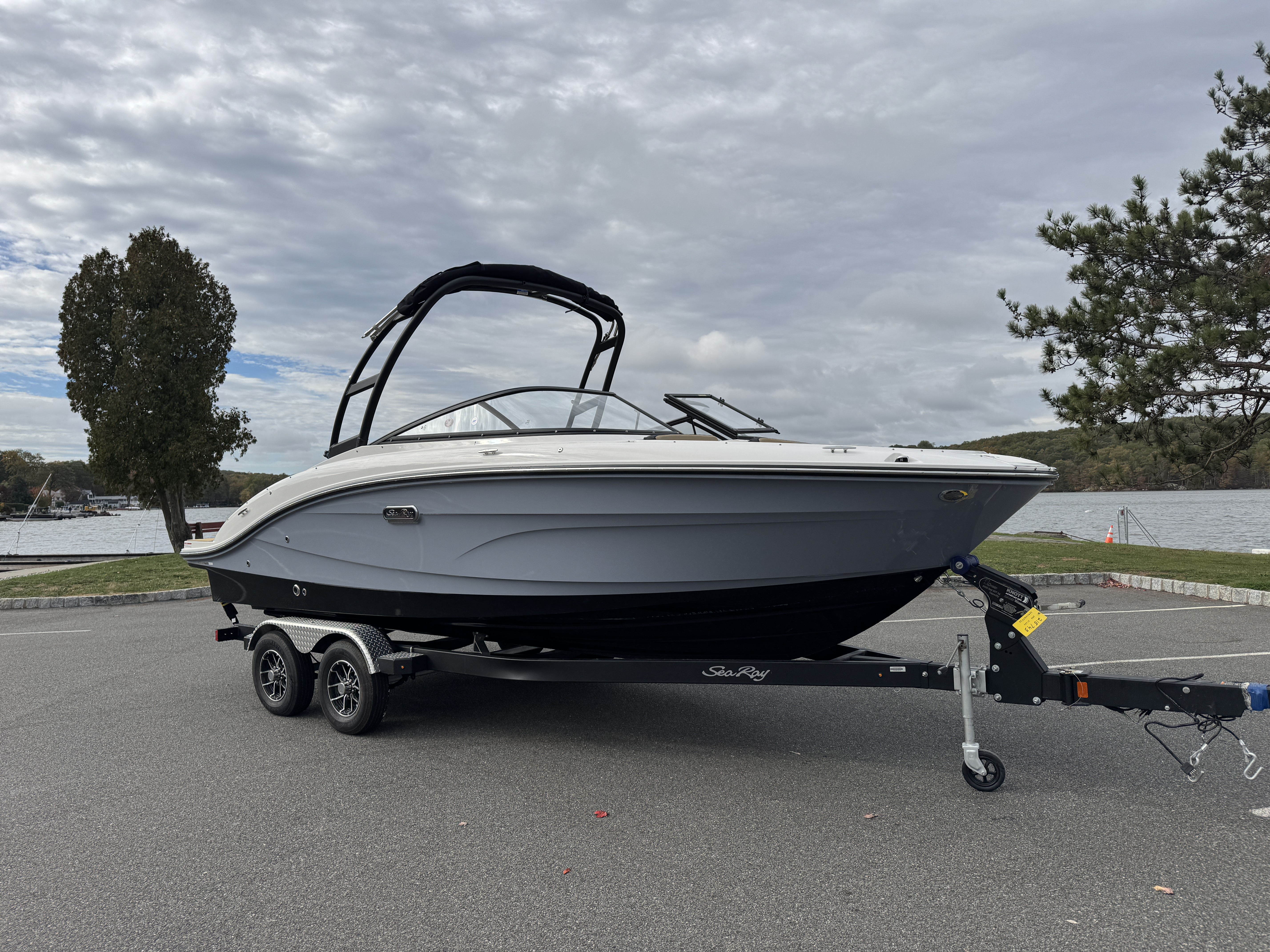 2026 Sea Ray SPX 210 Image Thumbnail #40