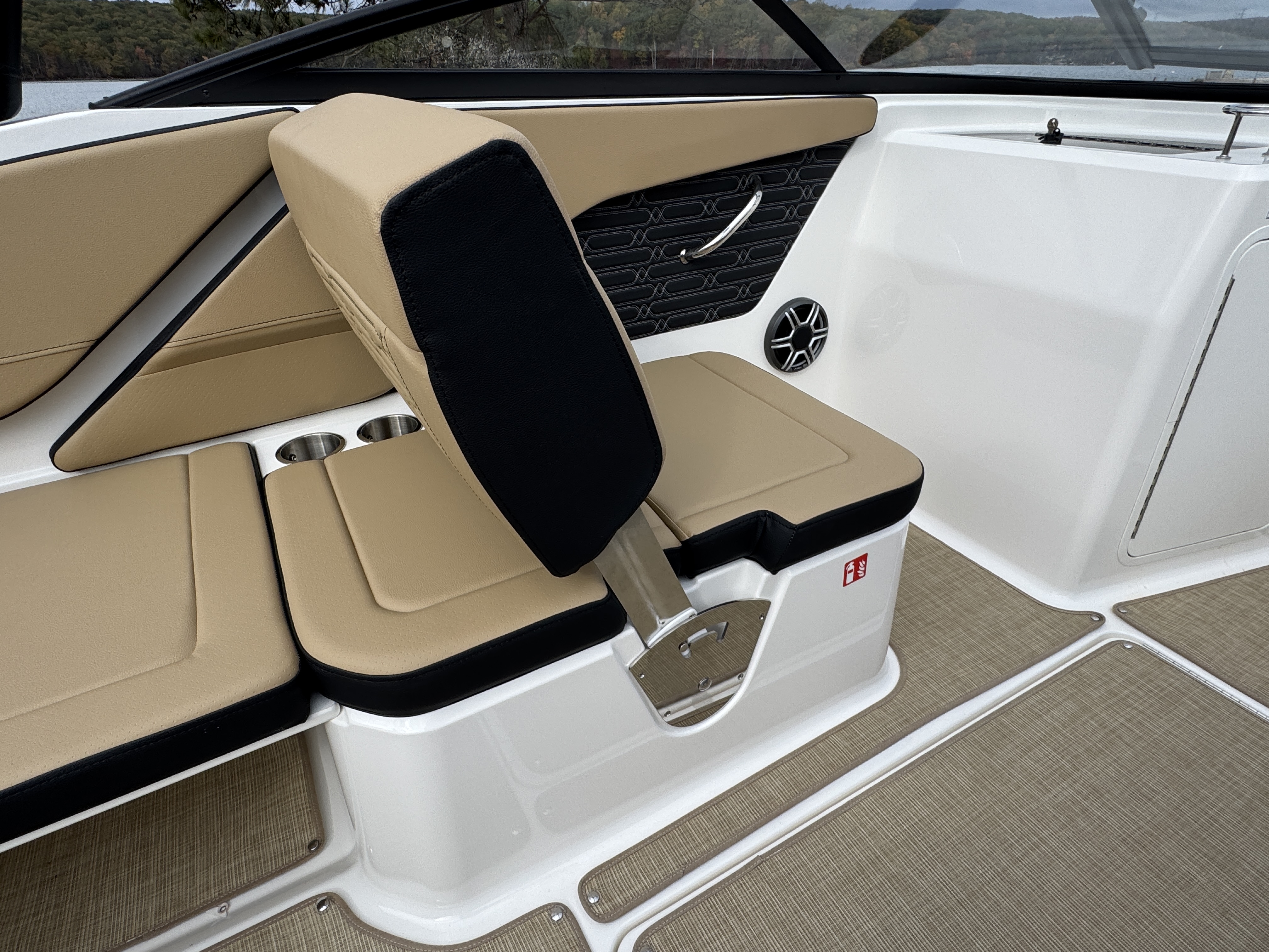 2026 Sea Ray SPX 210 Image Thumbnail #31