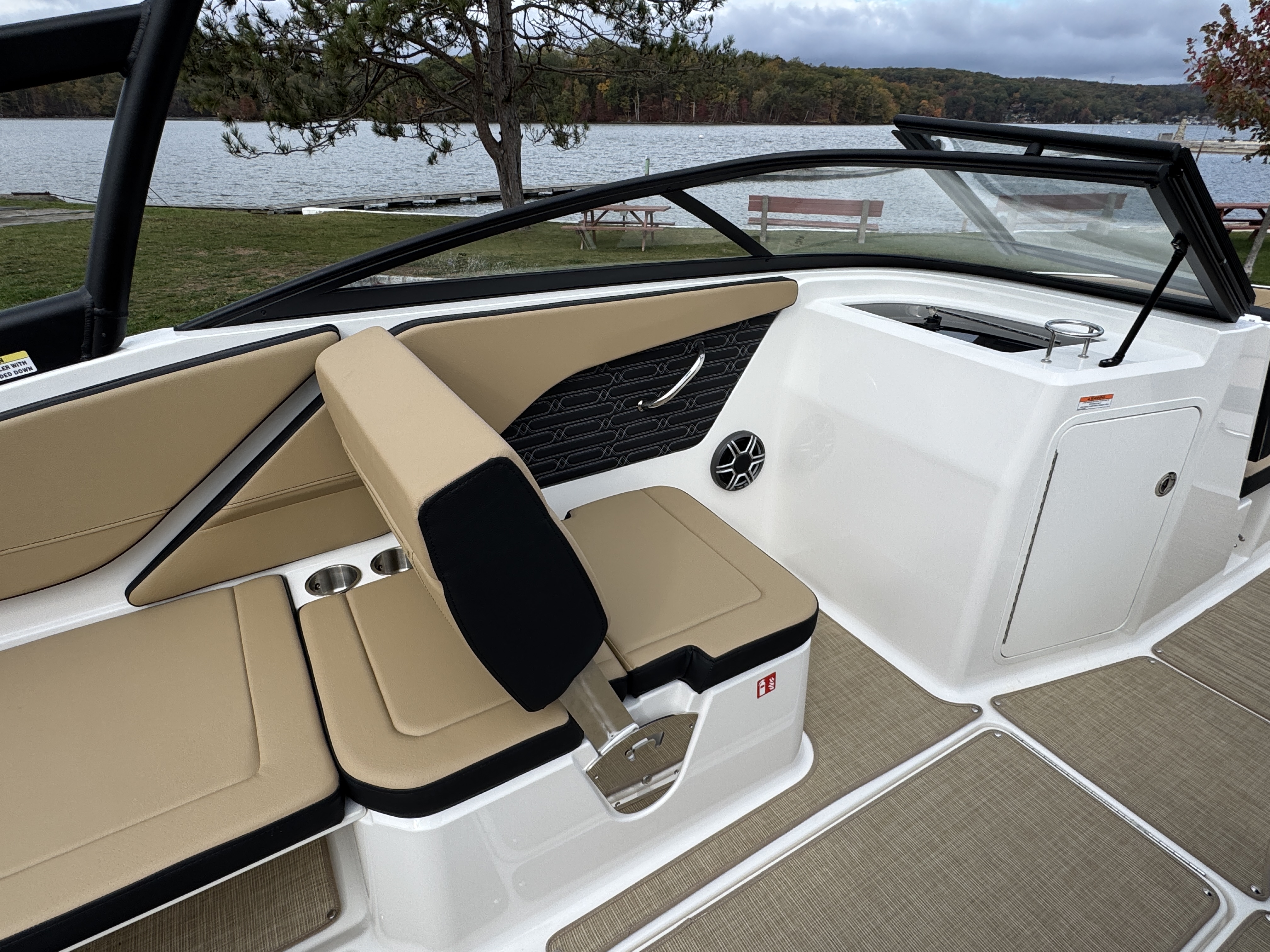 2026 Sea Ray SPX 210 Image Thumbnail #30